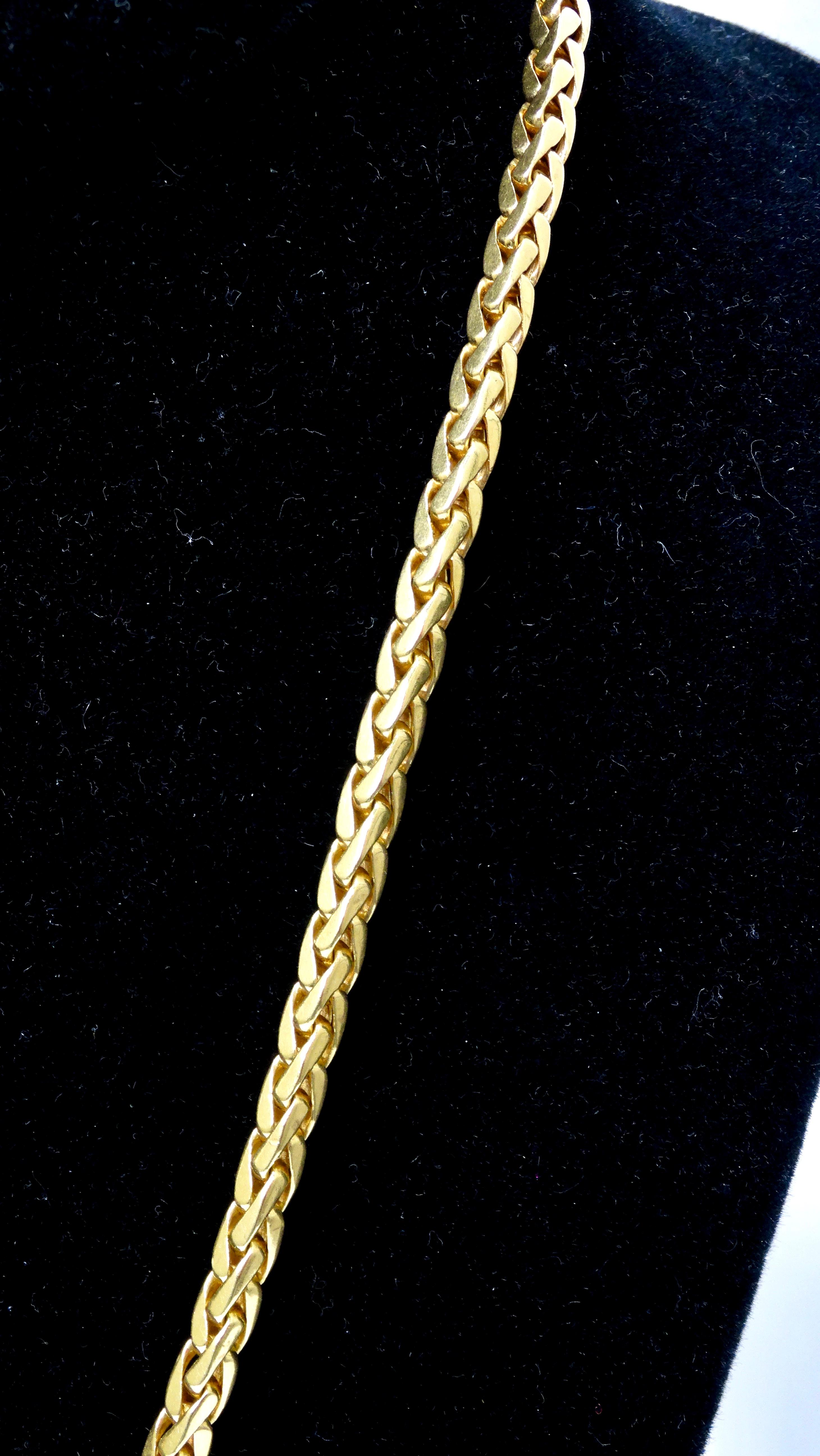 Everyone needs a good trusty gold chain in their jewelry collection! From Van Cleef & Arpels, you will be reaching for this vintage 1970's necklace everyday whether it be getting ready for errands or a date-night. This is really a super versatile