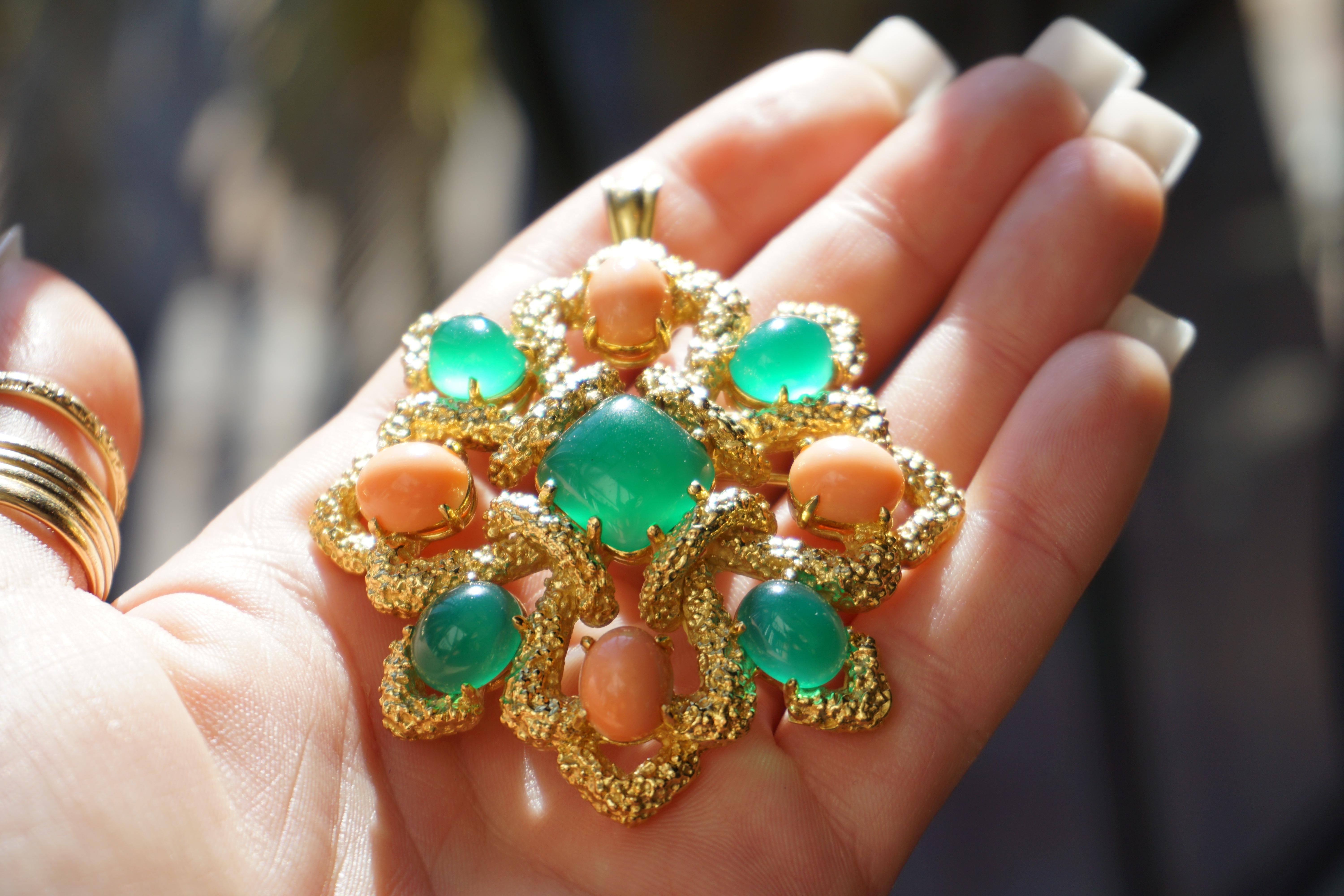 Van Cleef & Arpels Broche pendentif en or 18 carats, chrysoprase et corail Pour femmes en vente