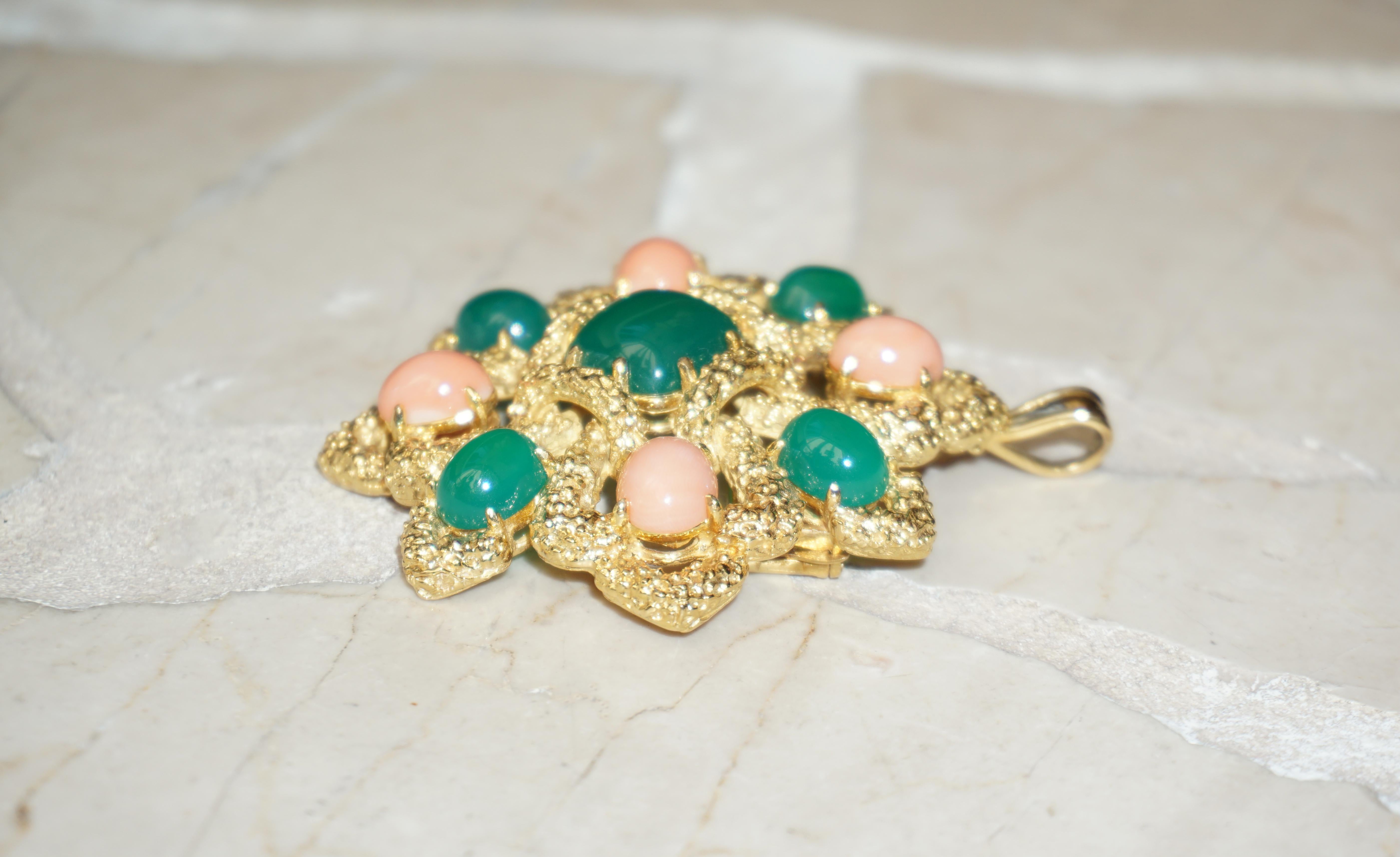 Van Cleef & Arpels 18K Gold Chrysoprase and Coral Pendant Brooch For Sale 3