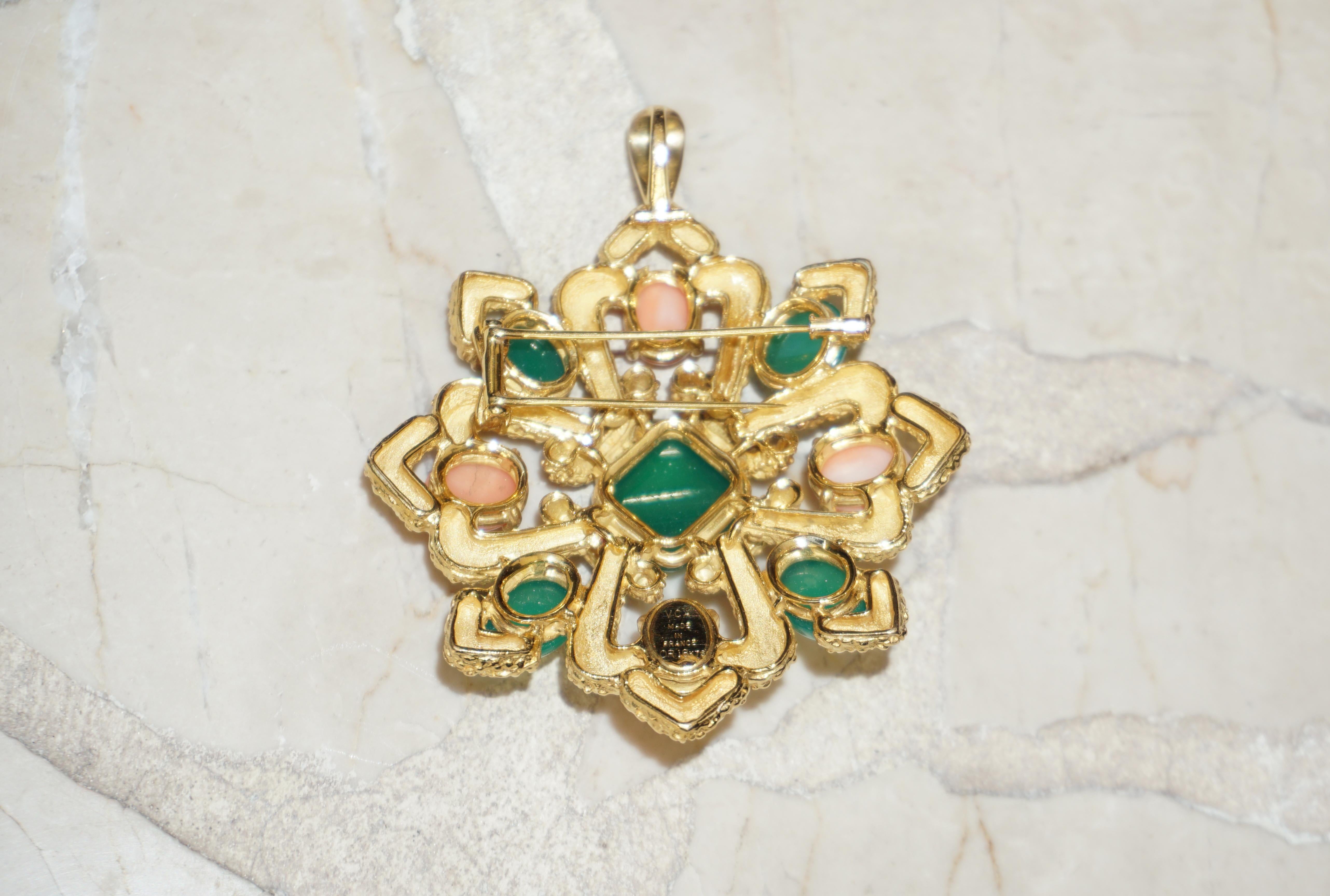 Van Cleef & Arpels 18K Gold Chrysoprase and Coral Pendant Brooch For Sale 4
