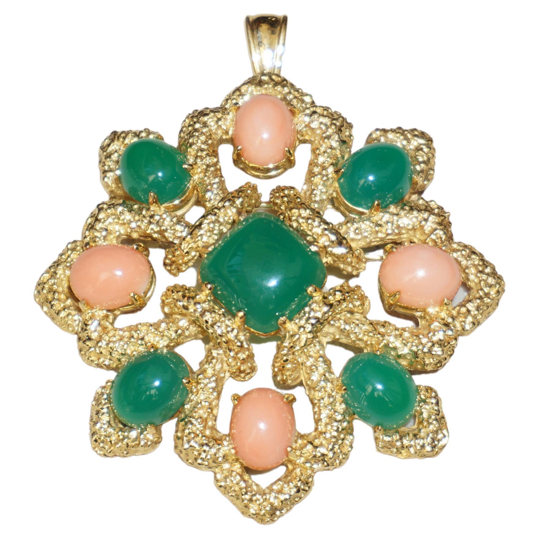 Van Cleef & Arpels Broche pendentif en or 18 carats, chrysoprase et corail en vente