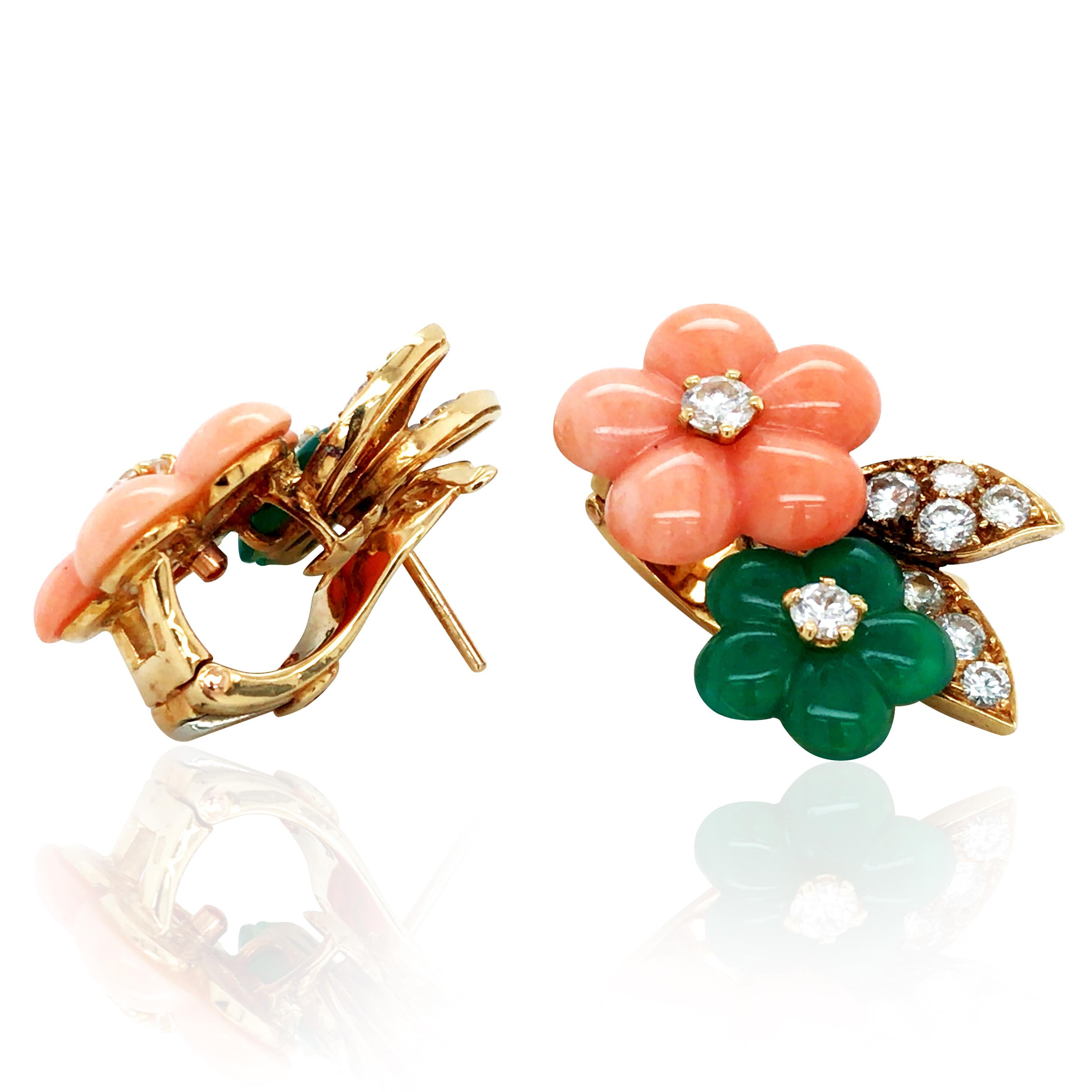 Van Cleef & Arpels, 18K Gold Coral Emerald Diamond Necklace, Earrings and Ring For Sale 2