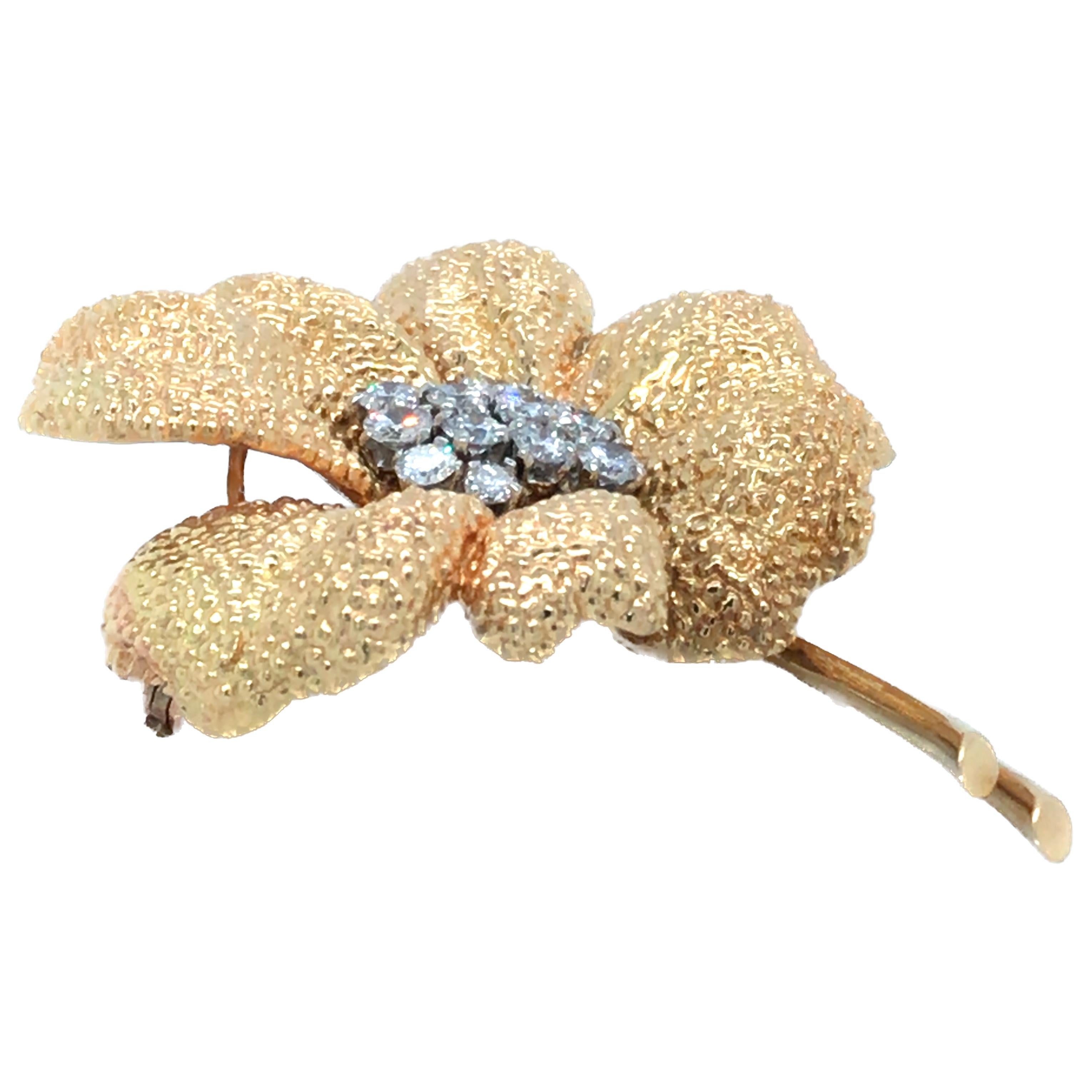 Van Cleef & Arpels, Broche y pendientes de diamantes de oro de 18 quilates en Bueno estado para la venta en New York, NY