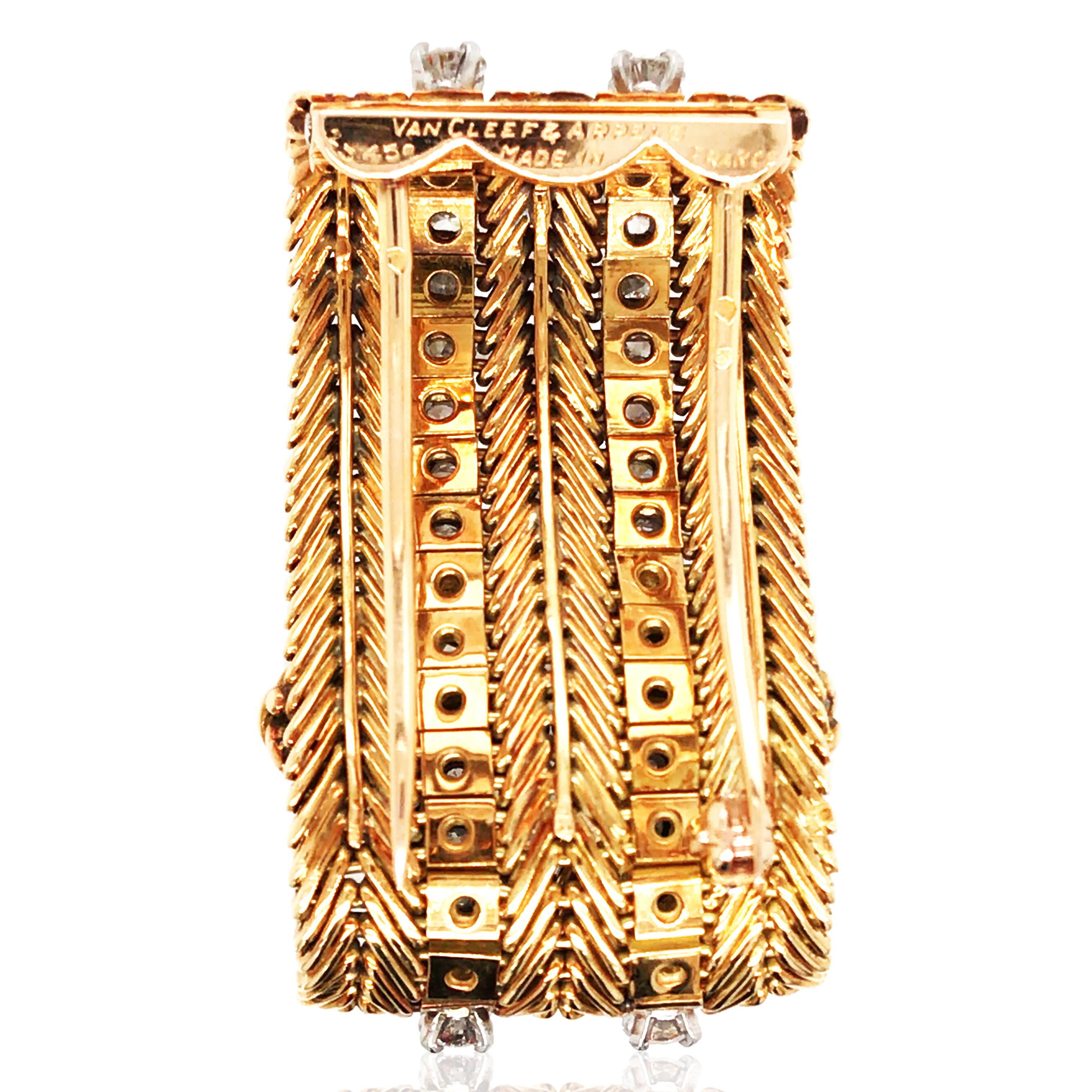 Van Cleef & Arpels, 18K Gold Diamond Brooch In Good Condition For Sale In New York, NY