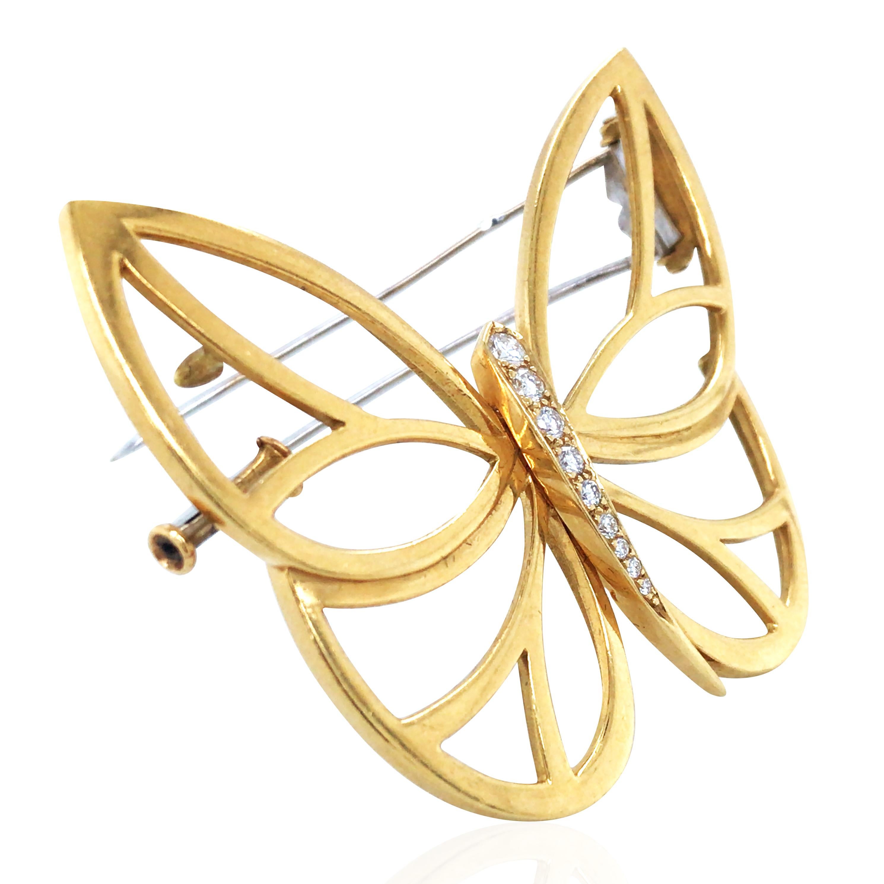 This Van Cleef & Arpels butterfly brooch showcases the brand’s exquisite craftsmanship with its simple yet elegant design. Made of 18K gold and adorned with 0.16ct of diamonds, the brooch beautifully depicts a fluttering butterfly with smooth,