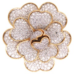 Van Cleef & Arpels, broche fleur en or 18 carats et diamants
