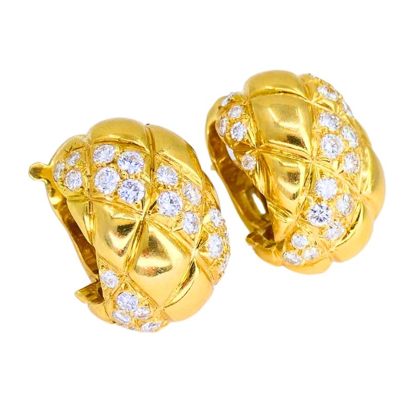 Van Cleef & Arpels Orecchini Huggie in oro 18k con diamanti Estate Jewelry In condizioni buone in vendita a Beverly Hills, CA