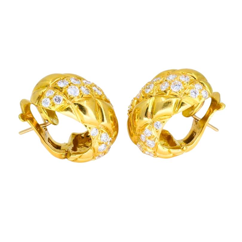 Donna Van Cleef & Arpels Orecchini Huggie in oro 18k con diamanti Estate Jewelry in vendita