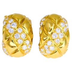 Van Cleef & Arpels Boucles d'oreilles Huggie en or 18k avec diamants Estate Jewelry