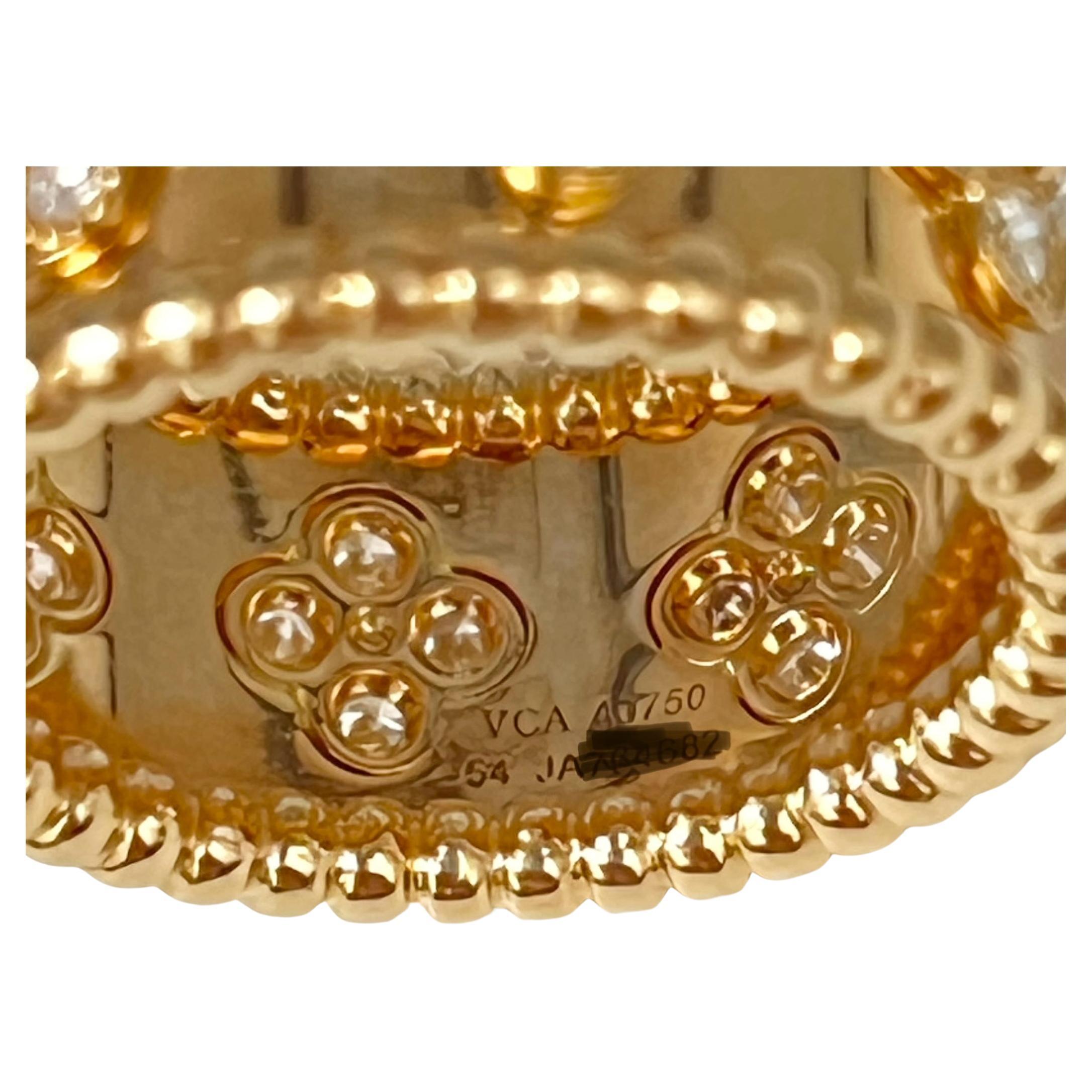 Women's or Men's Van Cleef & Arpels 18k Gold Diamond Medium Perlée Ring