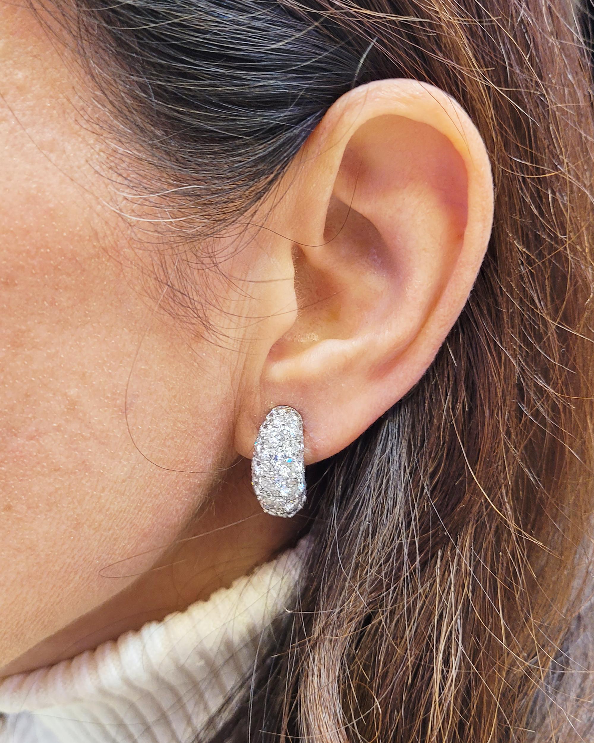 Van Cleef & Arpels 18k Gold Diamantring & Ohrringe Set aus Ring und Ohrringen im Zustand „Hervorragend“ im Angebot in New York, NY