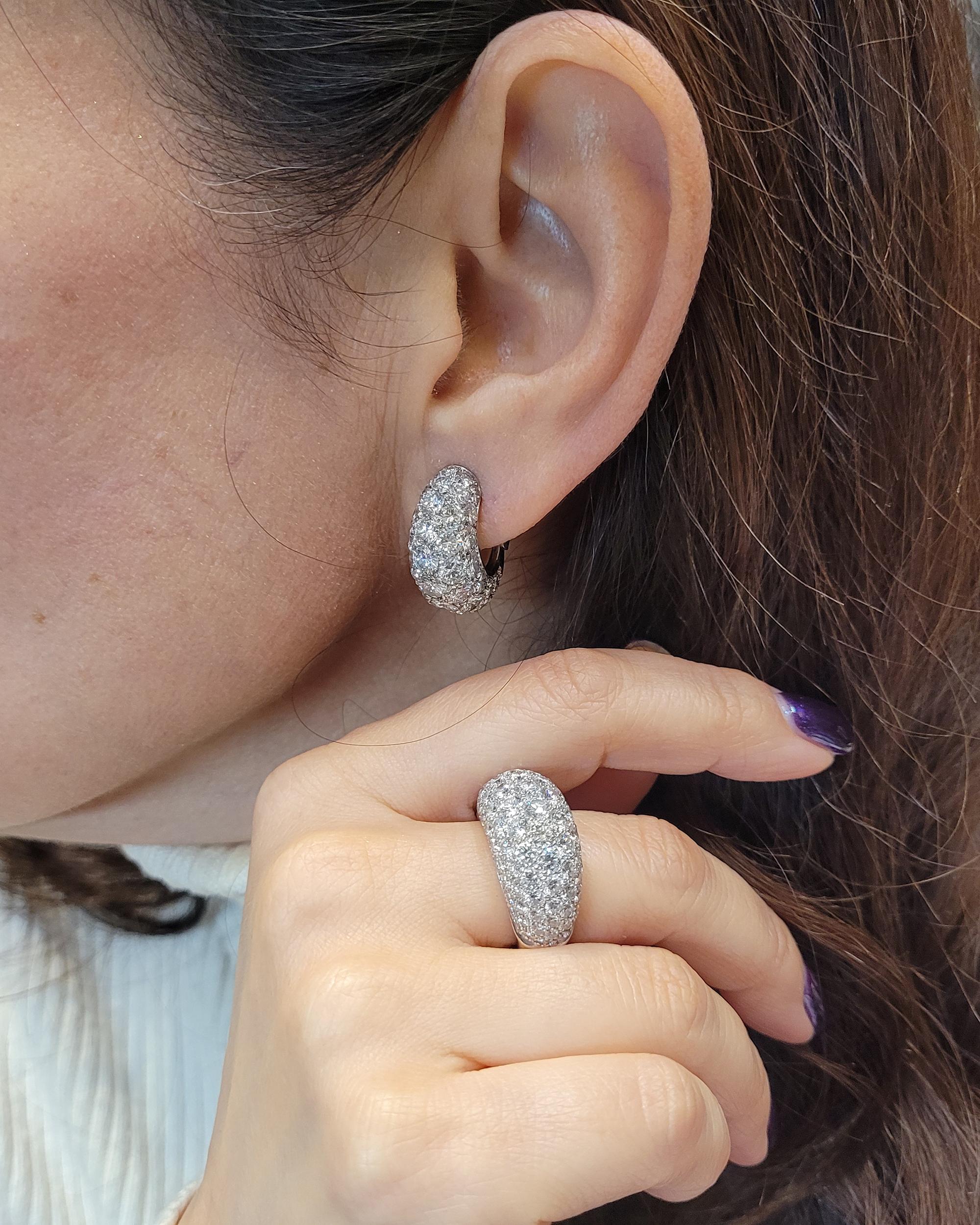 Women's Van Cleef & Arpels 18k Gold Diamond Ring & Earrings Set For Sale
