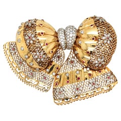 Van Cleef & Arpels Broche nœud papillon en or 18 carats, diamants et rubis