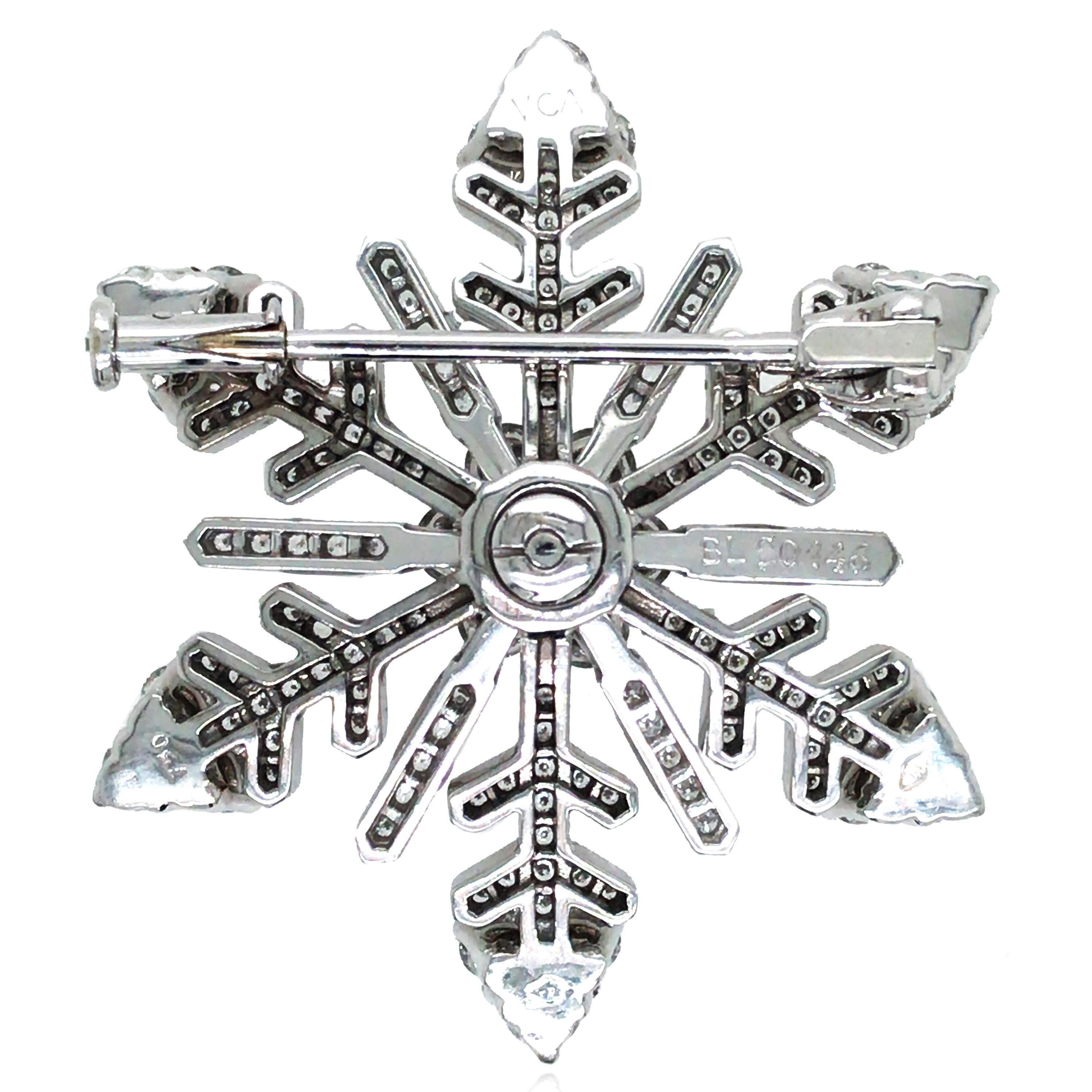 Van Cleef & Arpels, 18K Gold Diamond Snowflake Brooch In Good Condition For Sale In New York, NY