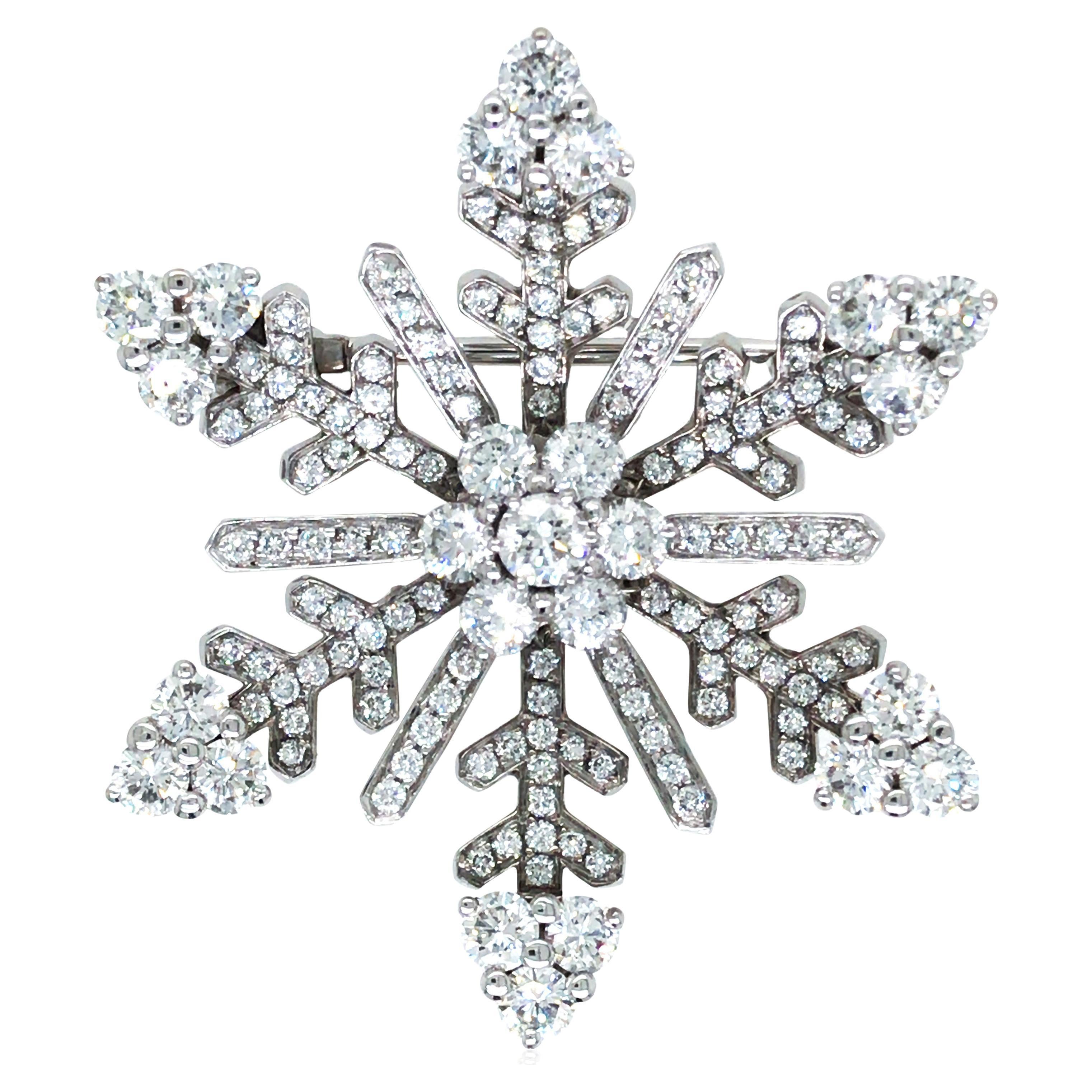 Van Cleef & Arpels, 18K Gold Diamond Snowflake Brooch