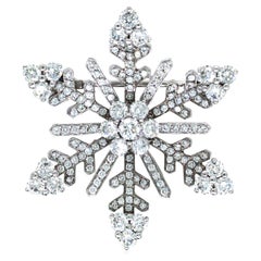 Van Cleef & Arpels, broche flocon de neige en or 18 carats et diamants