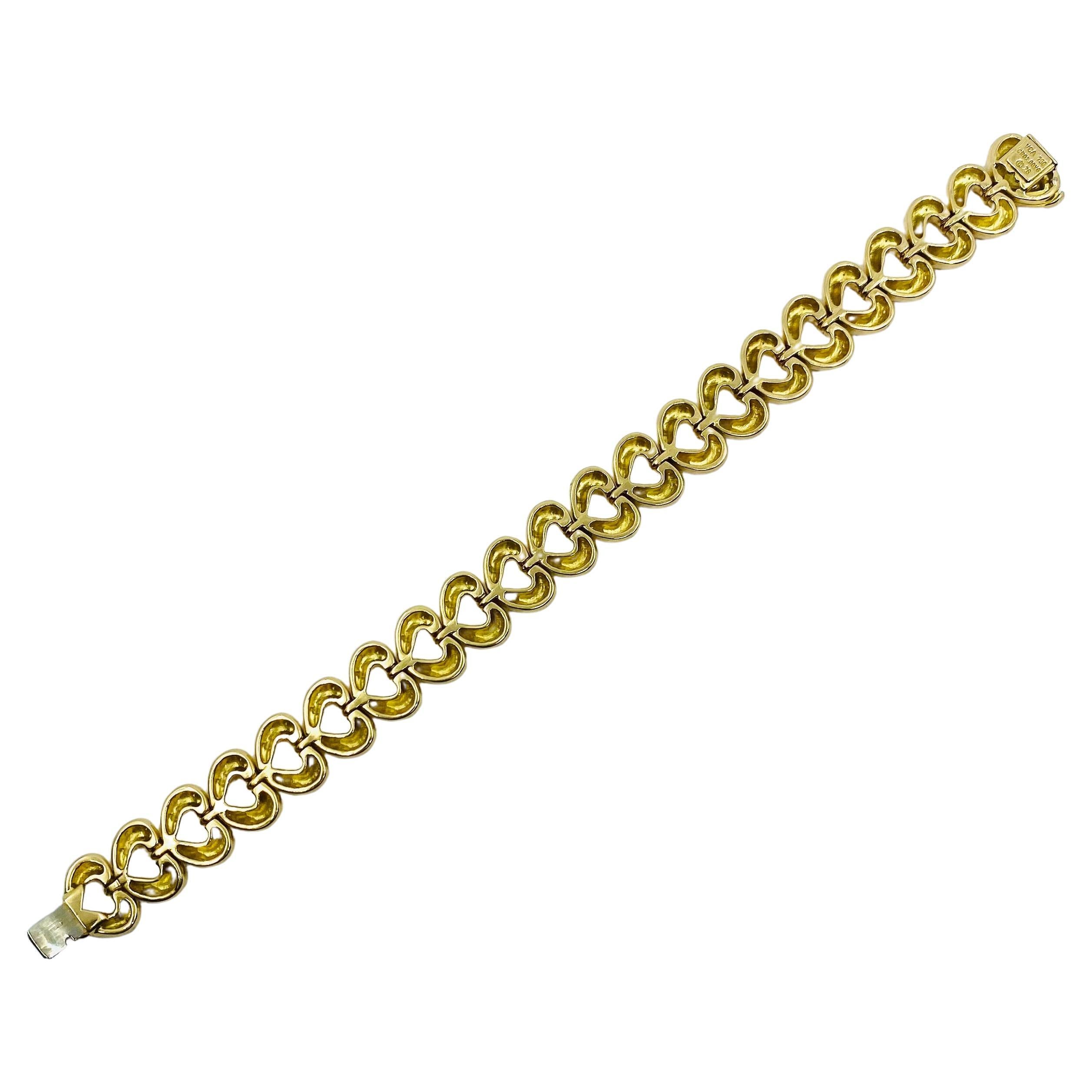 Women's Van Cleef & Arpels 18k Gold Heart-Shaped Bracelet For Sale