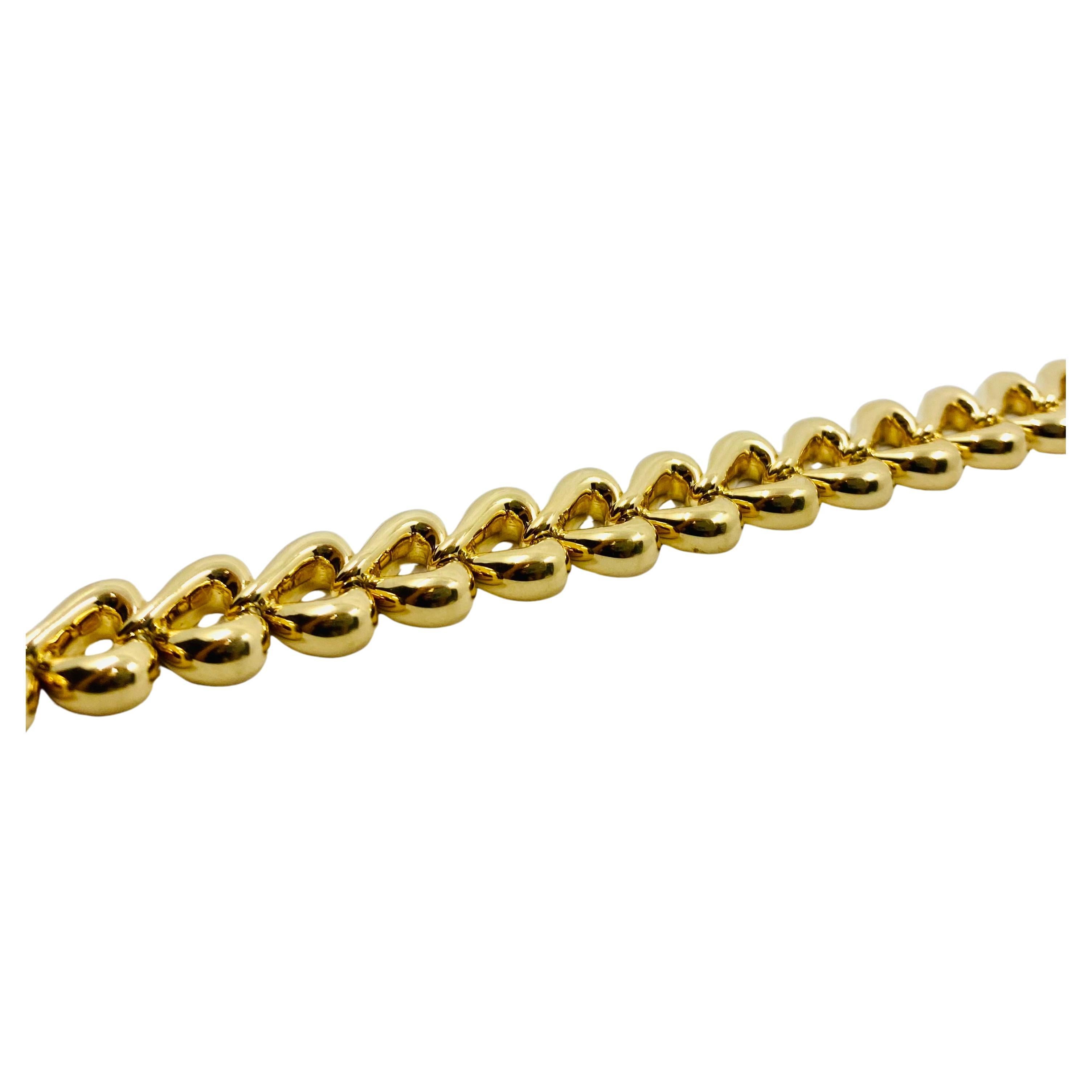 Van Cleef & Arpels 18k Gold Heart-Shaped Bracelet For Sale 2