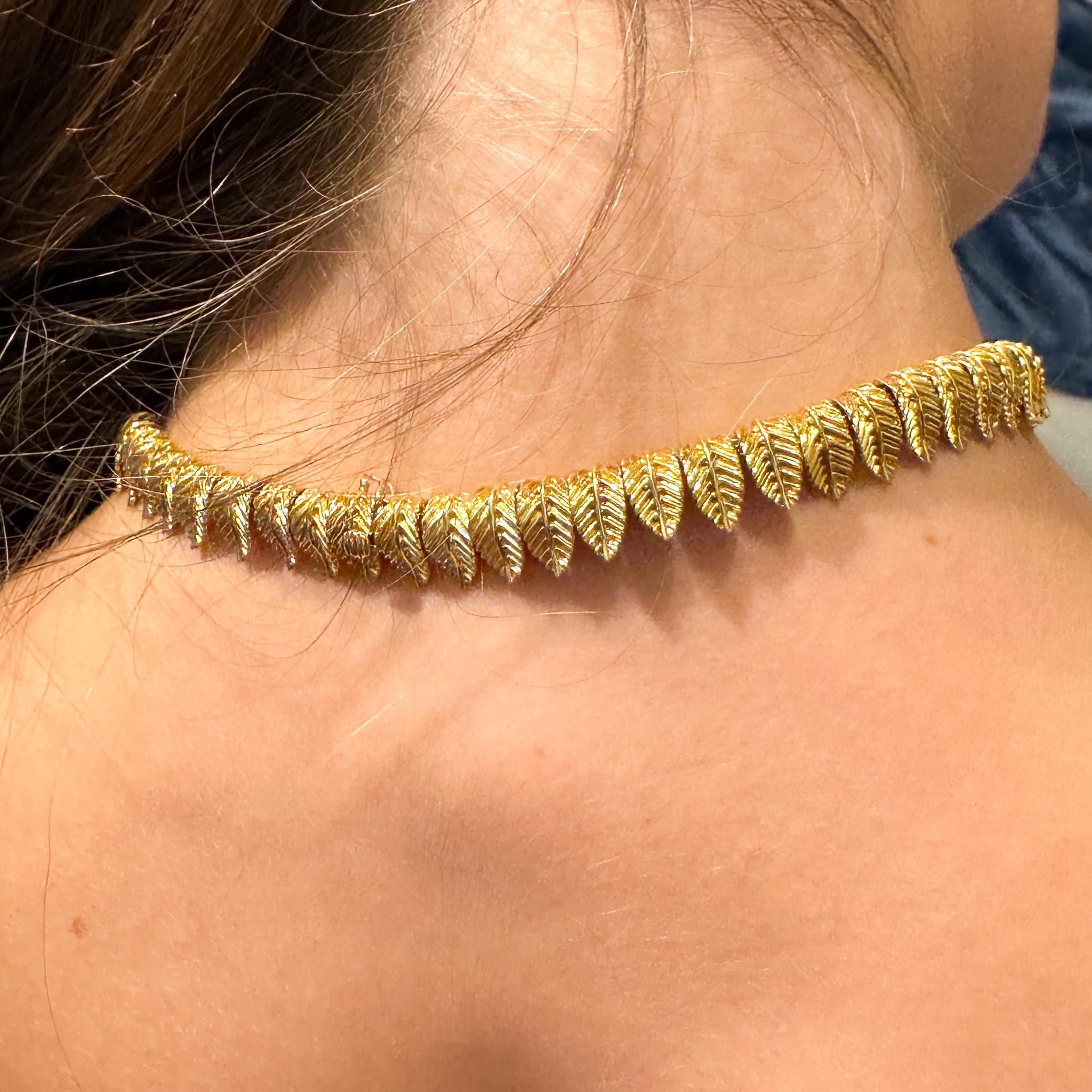 Rétro Van Cleef & Arpels, collana girocollo vintage retrò con diamanti e foglie in oro 18 carati in vendita