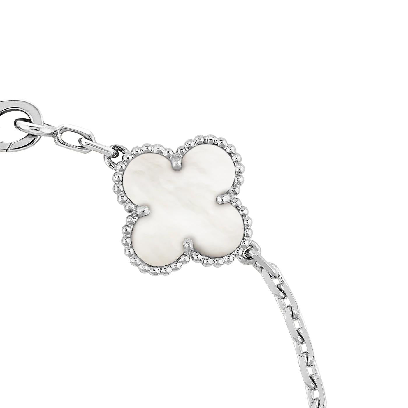 Van Cleef & Arpels Alhambra-Armband aus 18 Karat Gold mit 5 Perlmutt-Motiven im Zustand „Neu“ in Aventura, FL