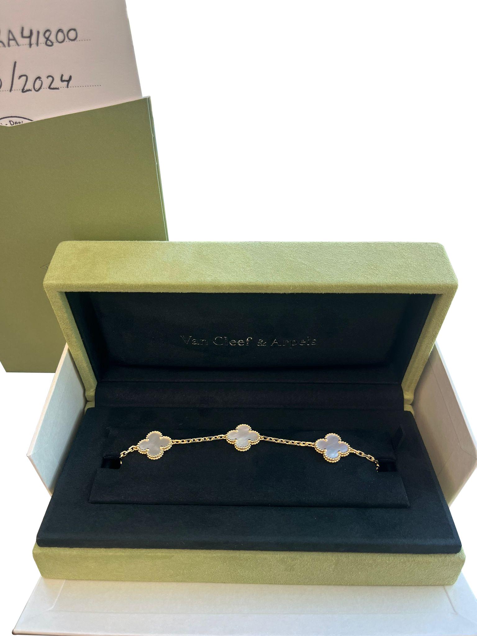 Van Cleef & Arpels Bracelet Alhambra vintage en or 18 carats avec 5 motifs Excellent état à Aventura, FL