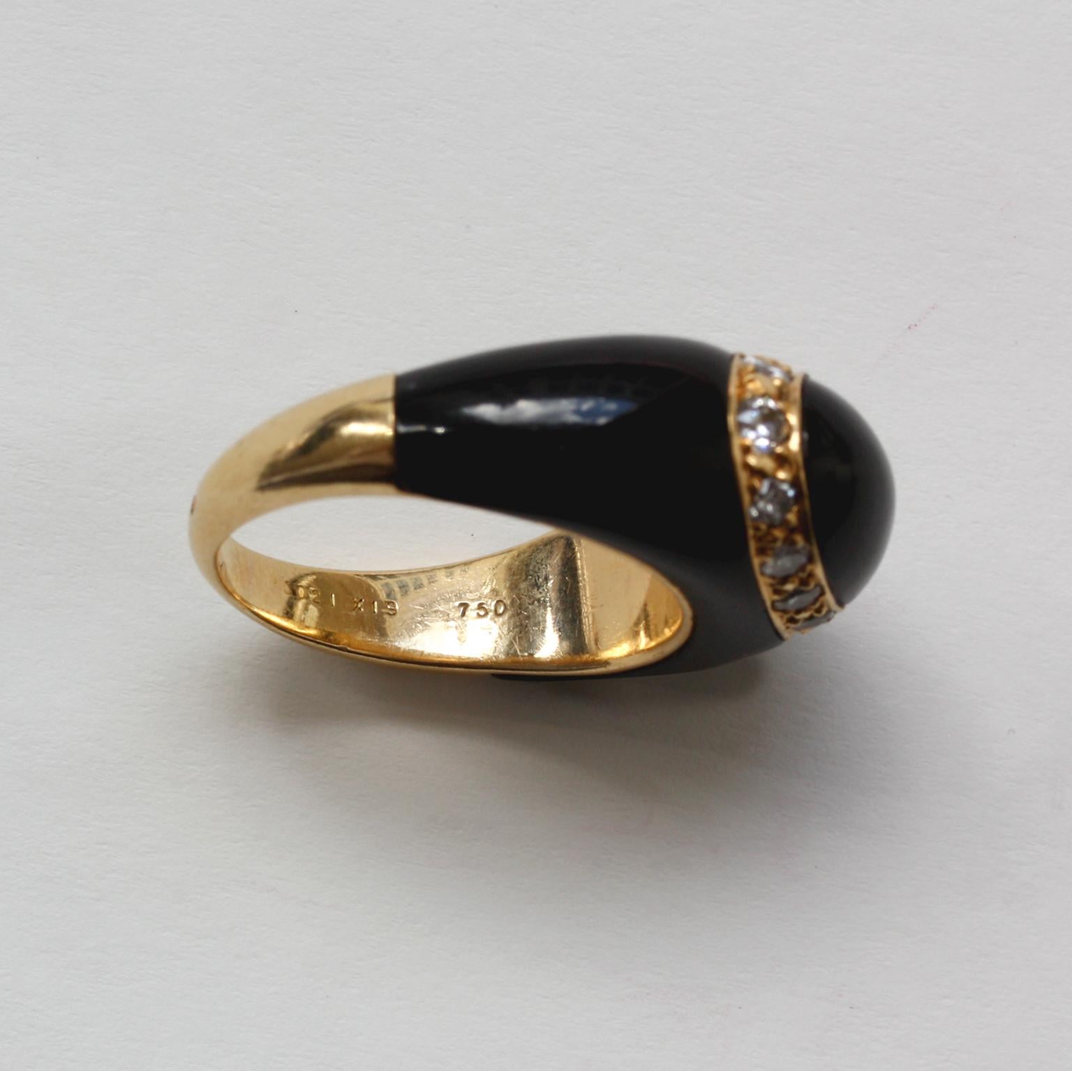 Women's or Men's Van Cleef & Arpels 18 Karat Gold, Onyx and Diamond Fidji Ring