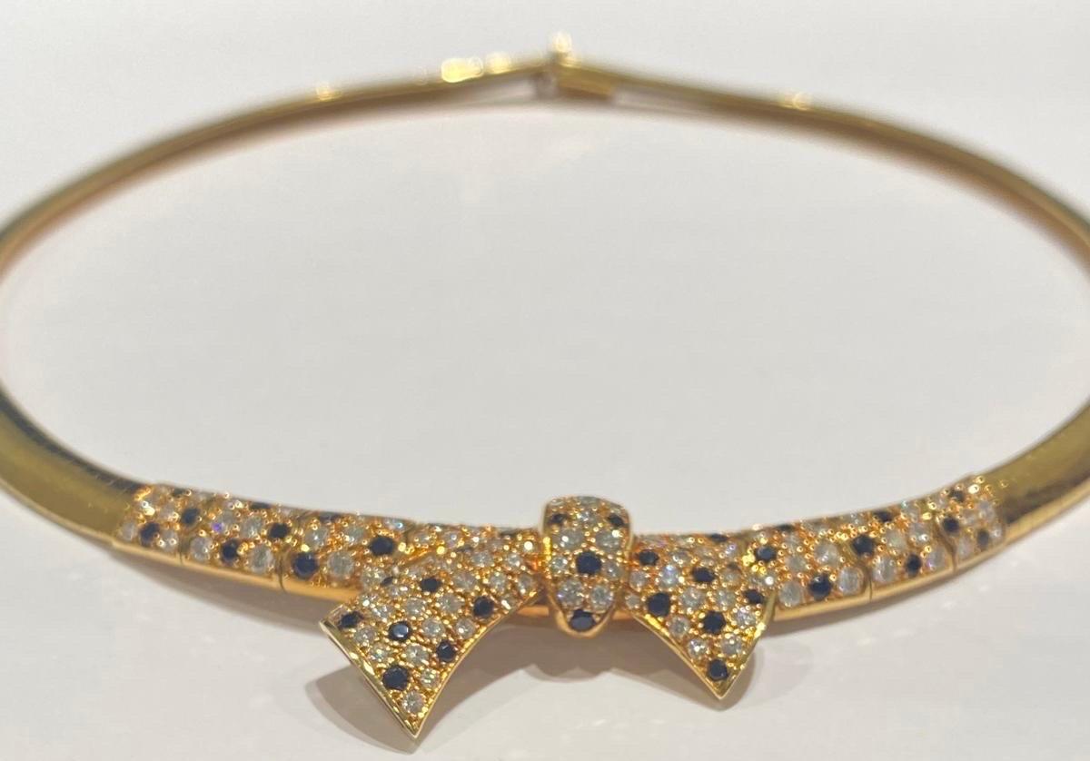Set di collana e orecchini in oro 18k, onice e diamanti Van Cleef & Arpels in vendita 4