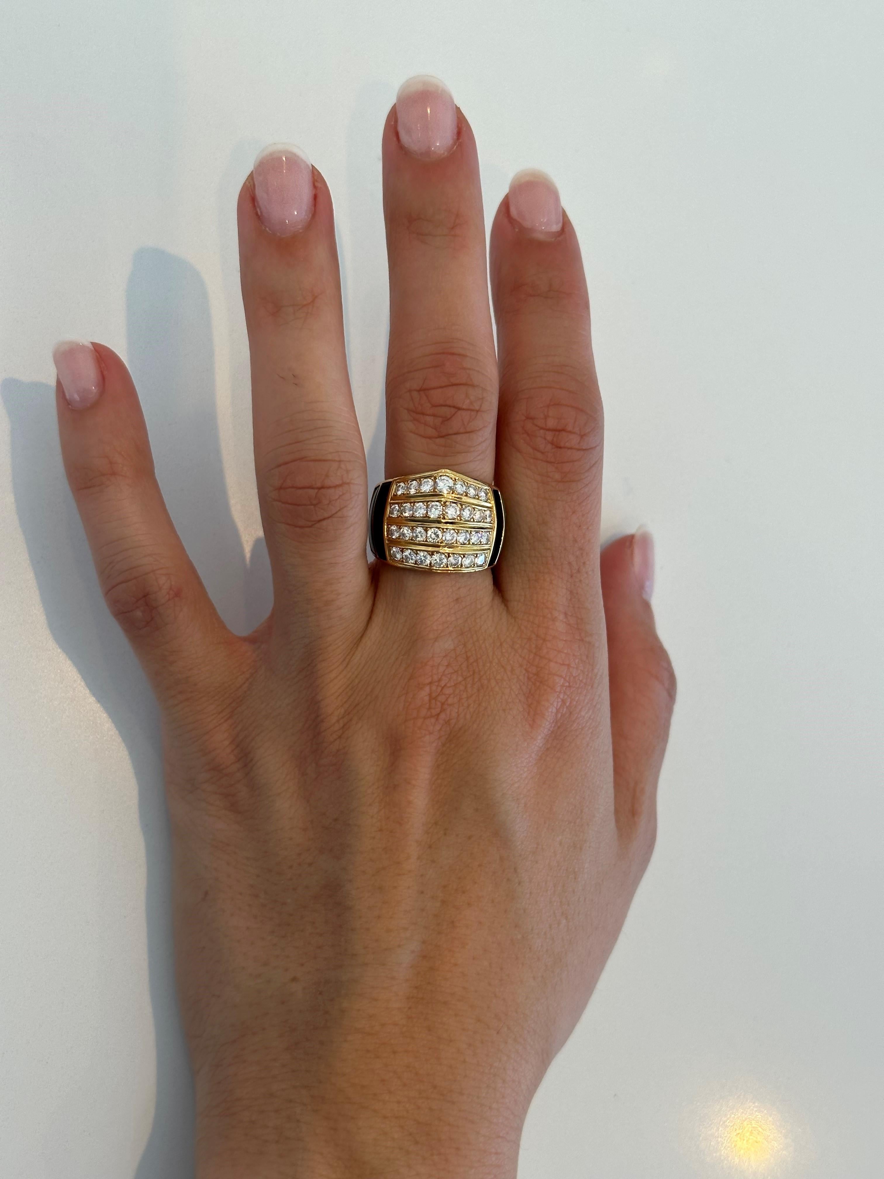 Van Cleef & Arpels 18K Gold Onyx Chrysoprase and Diamond Ring For Sale 2