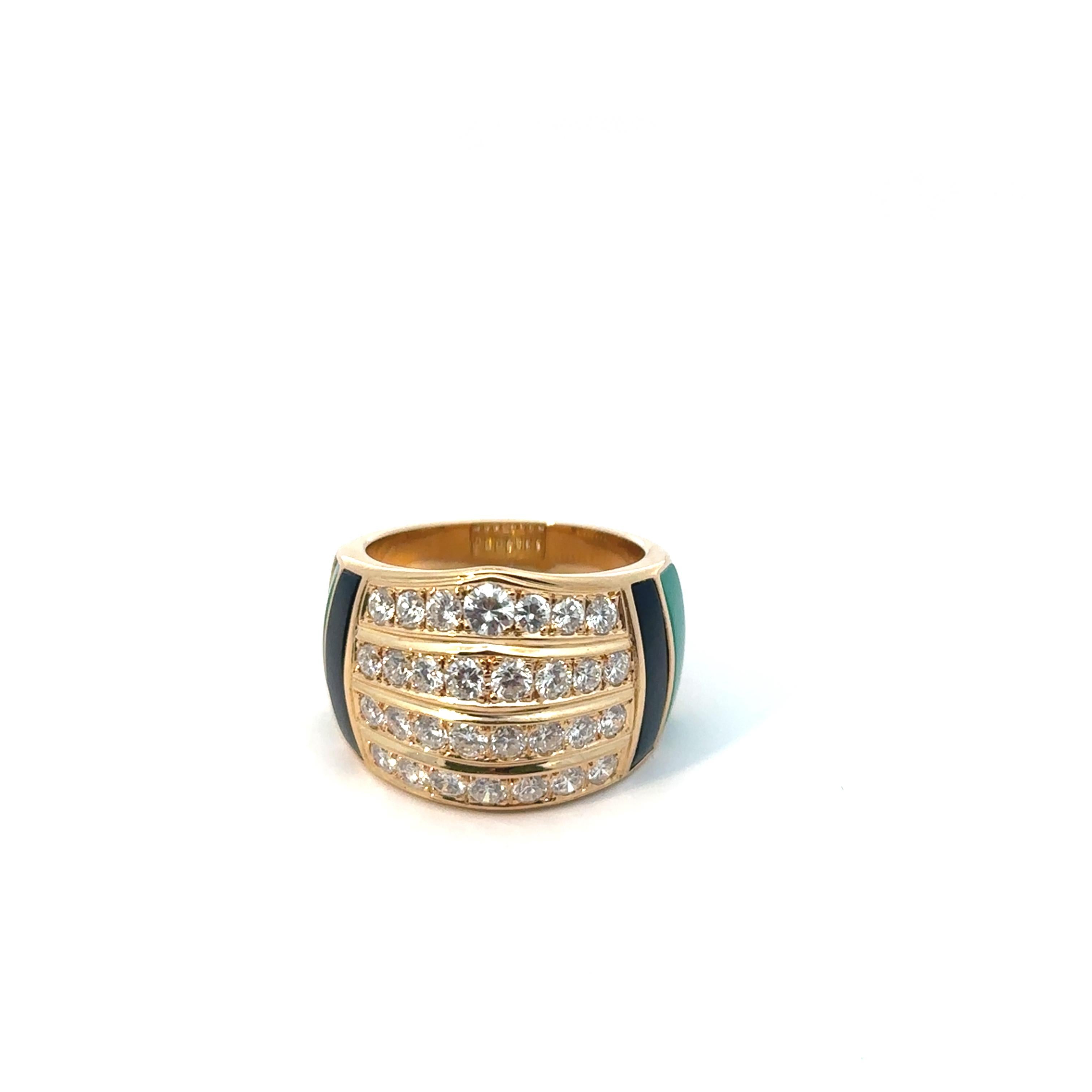 Round Cut Van Cleef & Arpels 18K Gold Onyx Chrysoprase and Diamond Ring For Sale