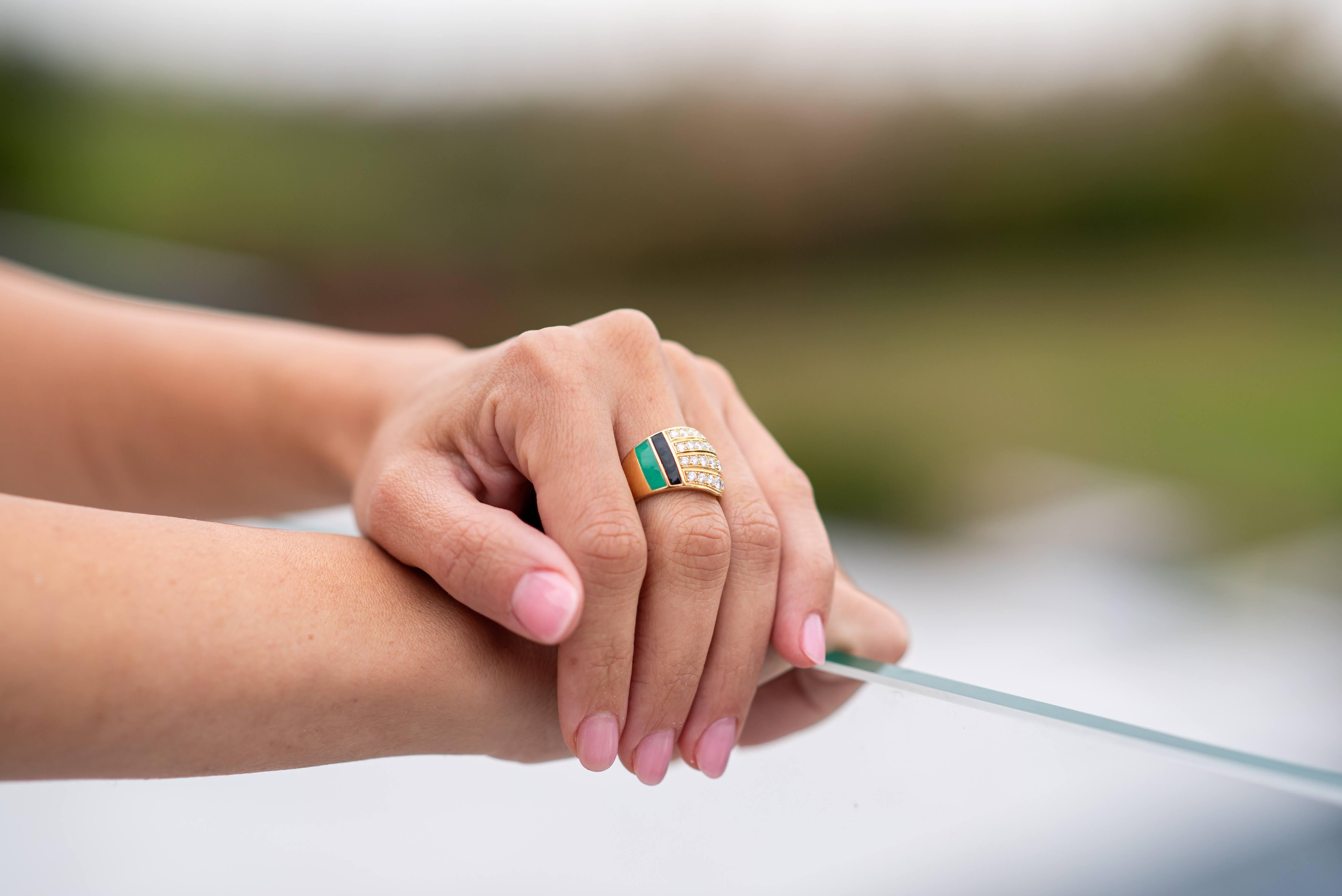Van Cleef & Arpels 18K Gold Onyx Chrysoprase and Diamond Ring For Sale 1