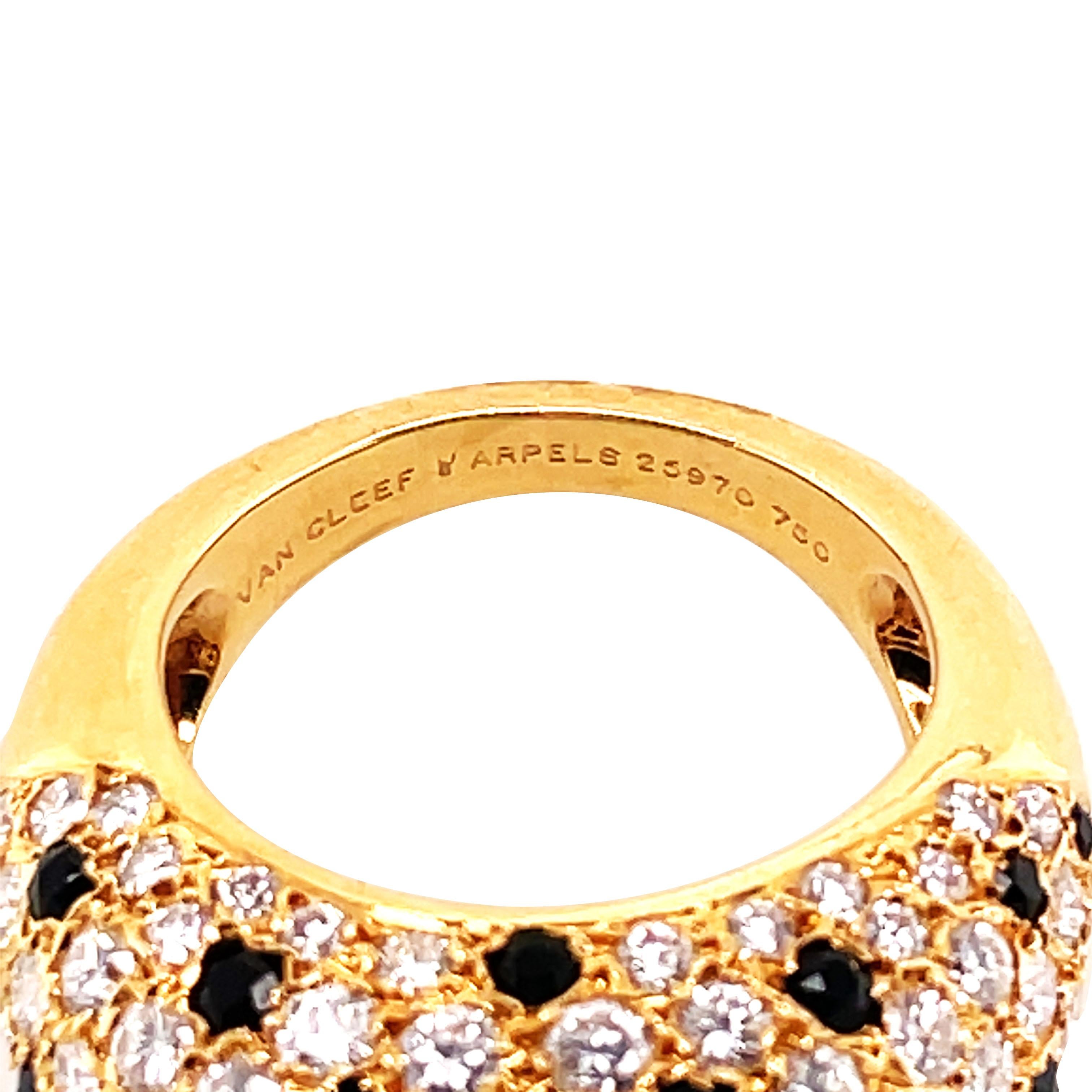 Round Cut Van Cleef & Arpels, 18K Gold Onyx Diamond Ring For Sale