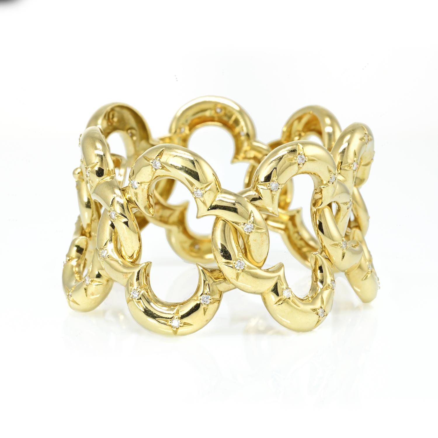 Modern Van Cleef & Arpels 18 Karat Gold Open Link Alhambra Diamond Bracelet
