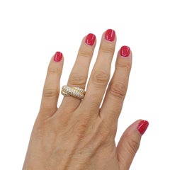 Anillo Cruzado Pavé de Diamantes Bombé en Oro de 18k Van Cleef & Arpels