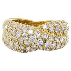 Anillo Cruzado Pavé de Diamantes Bombé en Oro de 18k Van Cleef & Arpels