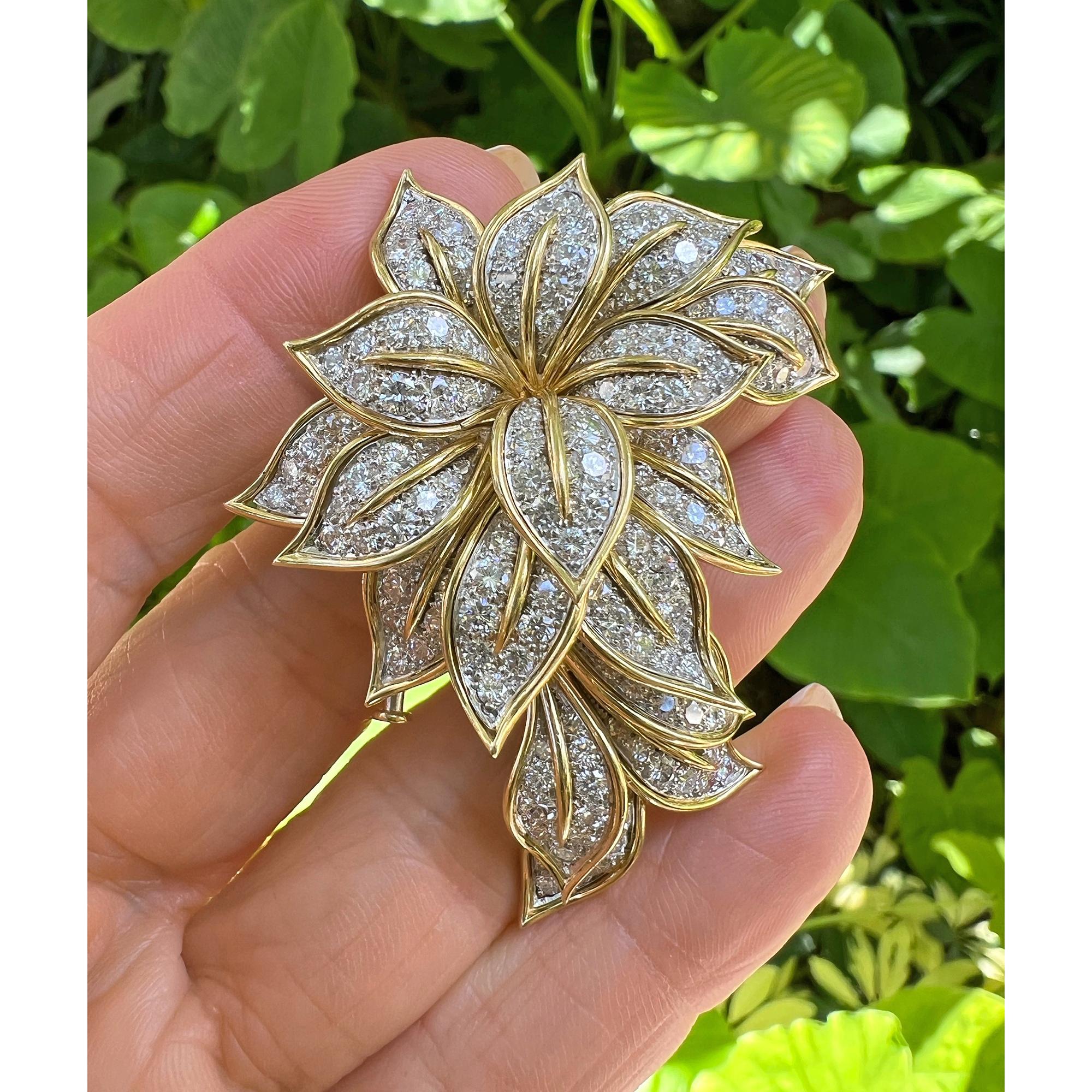 Van Cleef & Arpels 18k Platin Diamant Blume En Tremblant Brosche für Damen oder Herren im Angebot