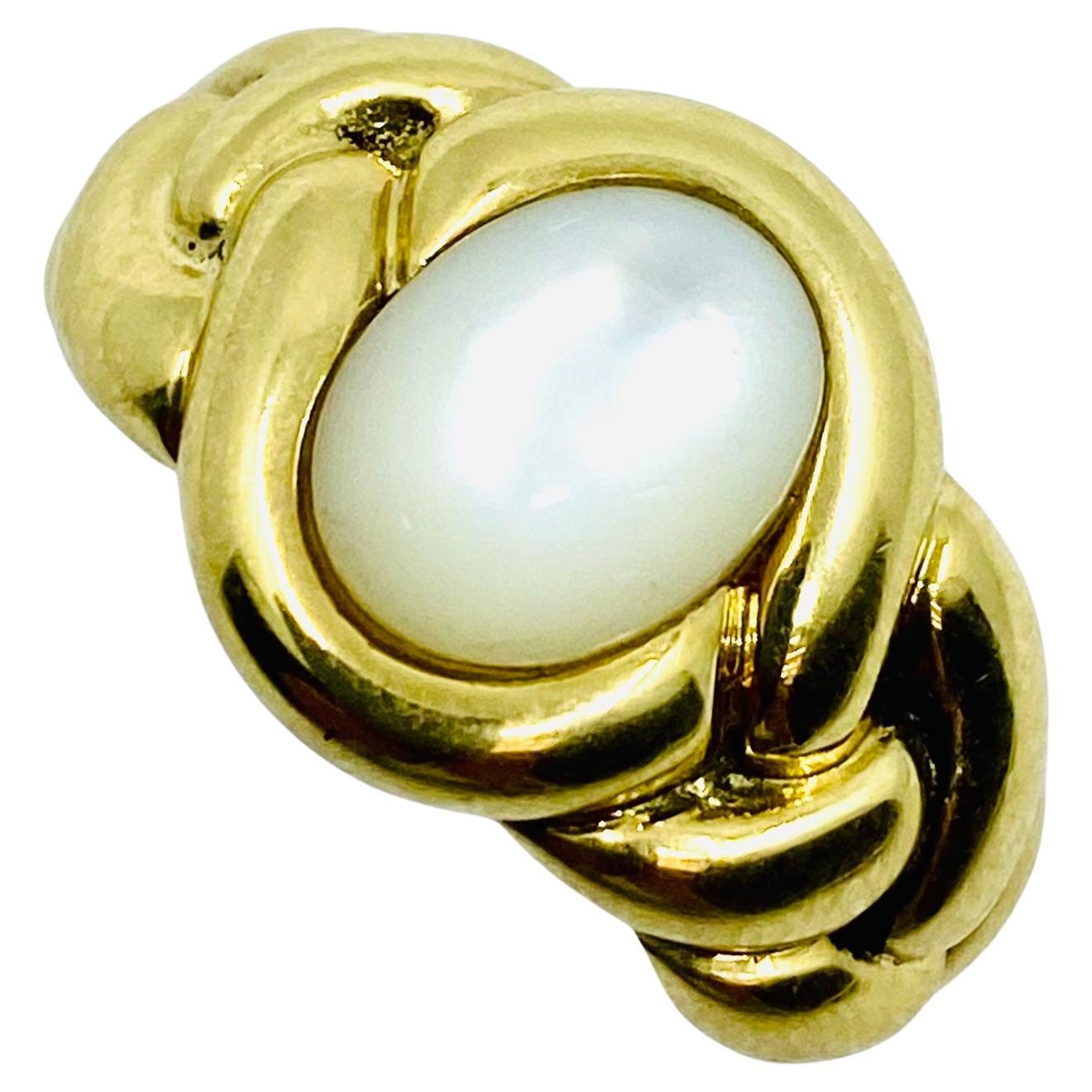 Women's Van Cleef &  Arpels 18k Gold Ring Mother of Pearl For Sale