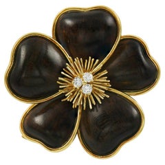 Broche Rose de Noël en or 18 carats avec diamants, Van Cleef & Arpels, France