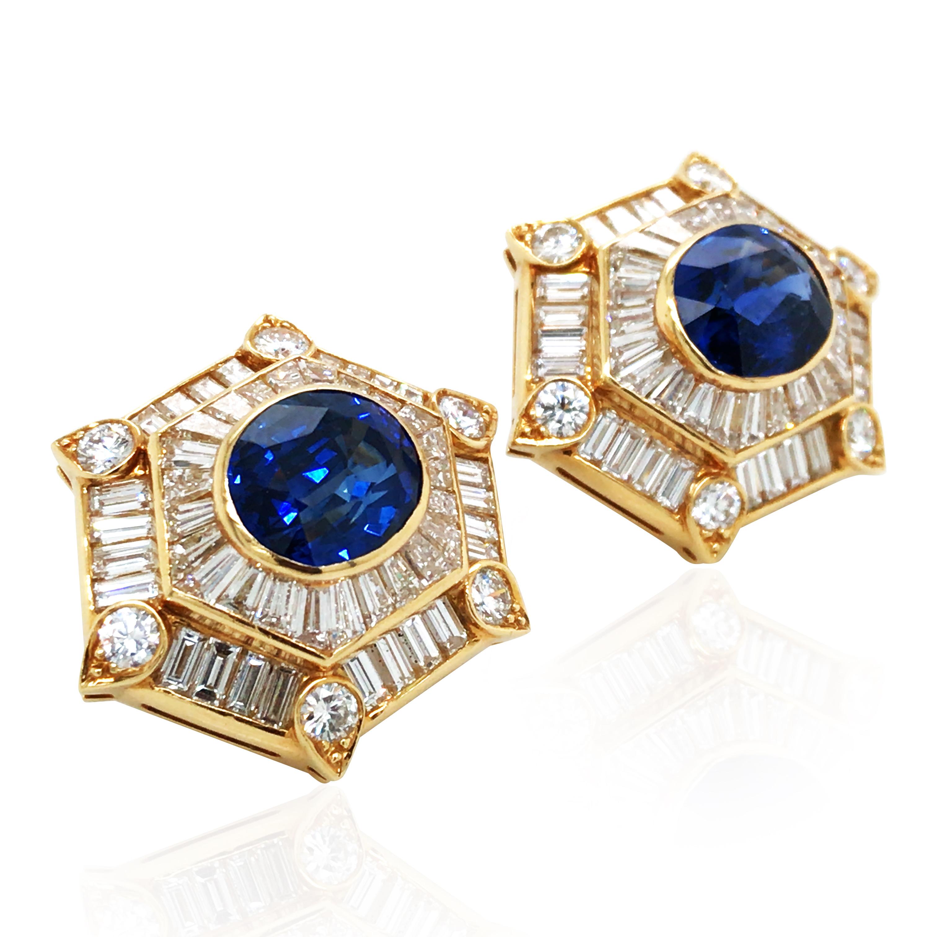 Questi orecchini Van Cleef & Arpels emanano un'eleganza e una nobiltà senza pari. Ogni zaffiro dello Sri Lanka, del peso rispettivamente di 3,39 e 3,81 carati, emana un profondo e accattivante bagliore blu, circondato da circa 3,27 carati di