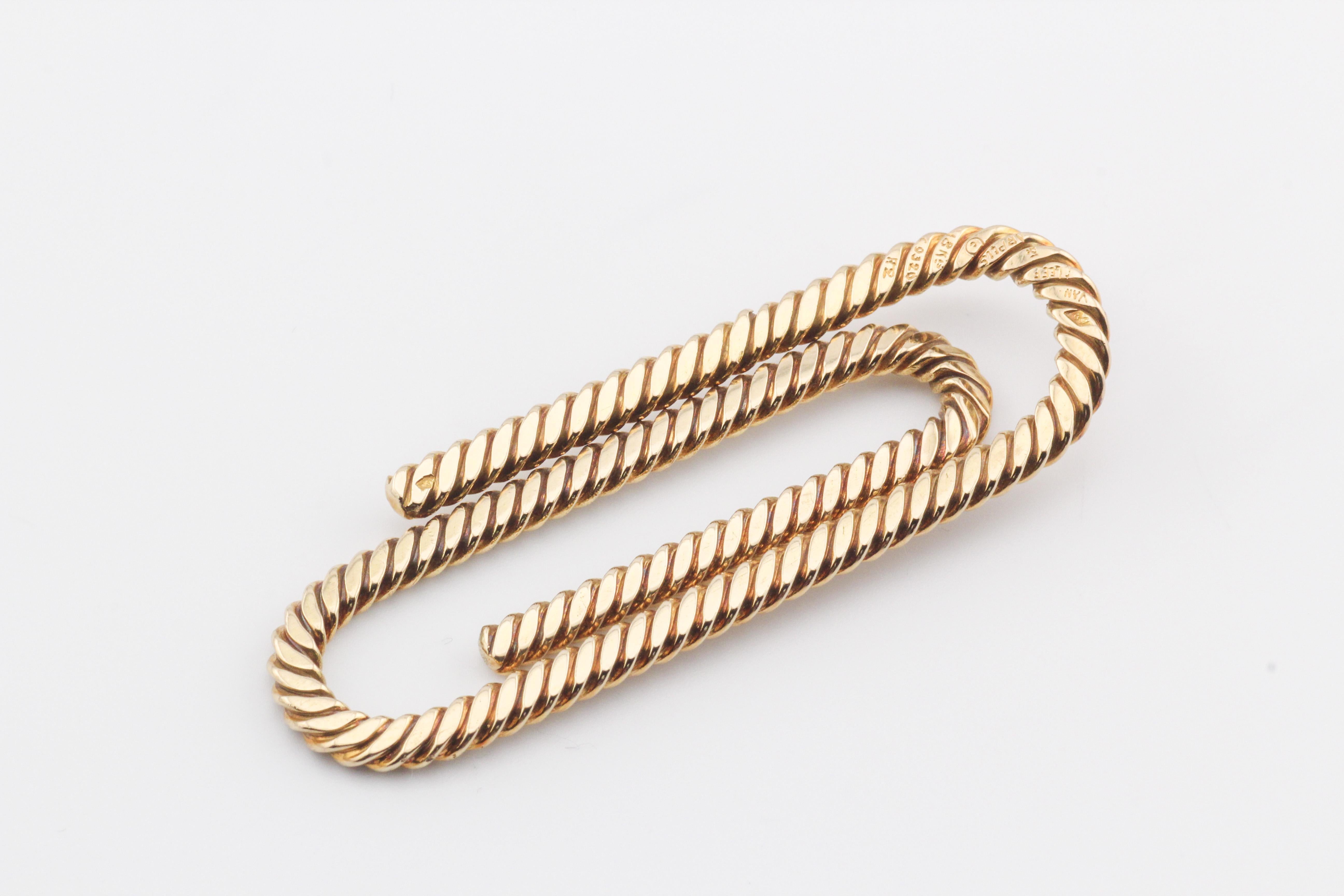 Introducing the Van Cleef & Arpels 18K Yellow Gold Twisted Rope Paper Clip Money Clip – a masterpiece of craftsmanship and elegance. This exquisite accessory seamlessly combines functionality with the brand's signature flair for luxury, showcasing