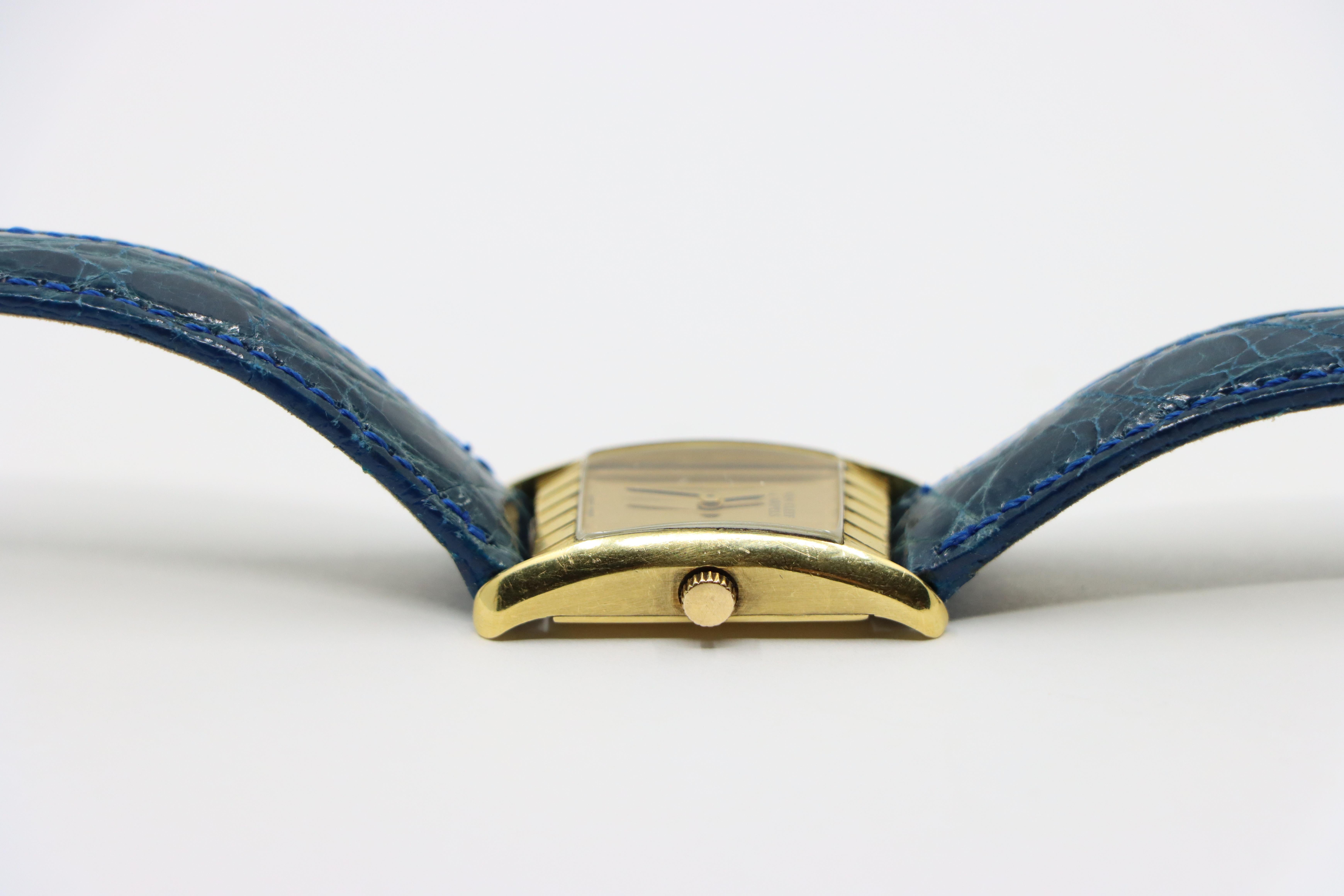Van Cleef & Arpels 18K Gold Vintage Quartz Ladies Watch For Sale 7