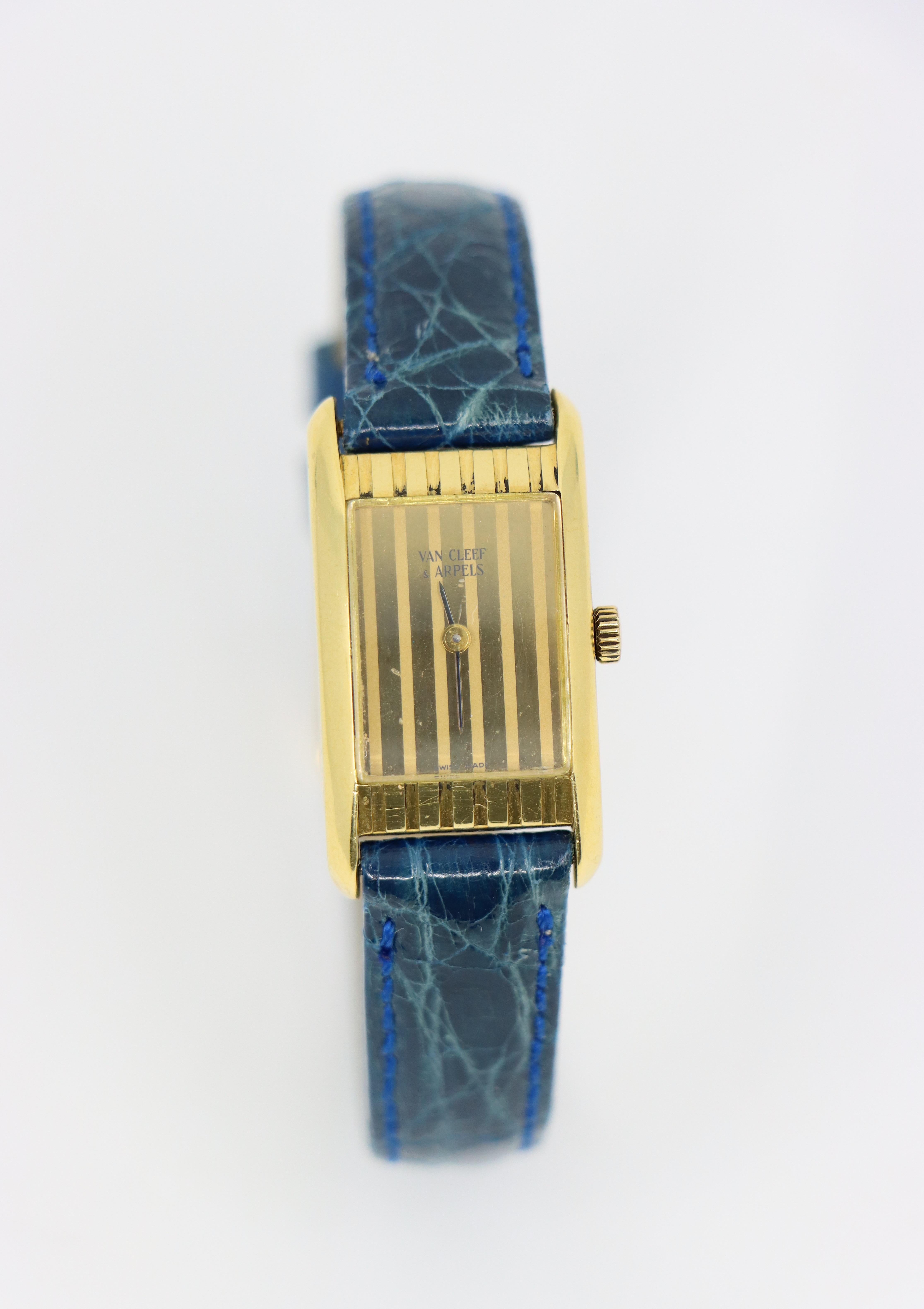 Van Cleef & Arpels 18K Gold Vintage Quartz Ladies Watch In Good Condition For Sale In Flushing, NY
