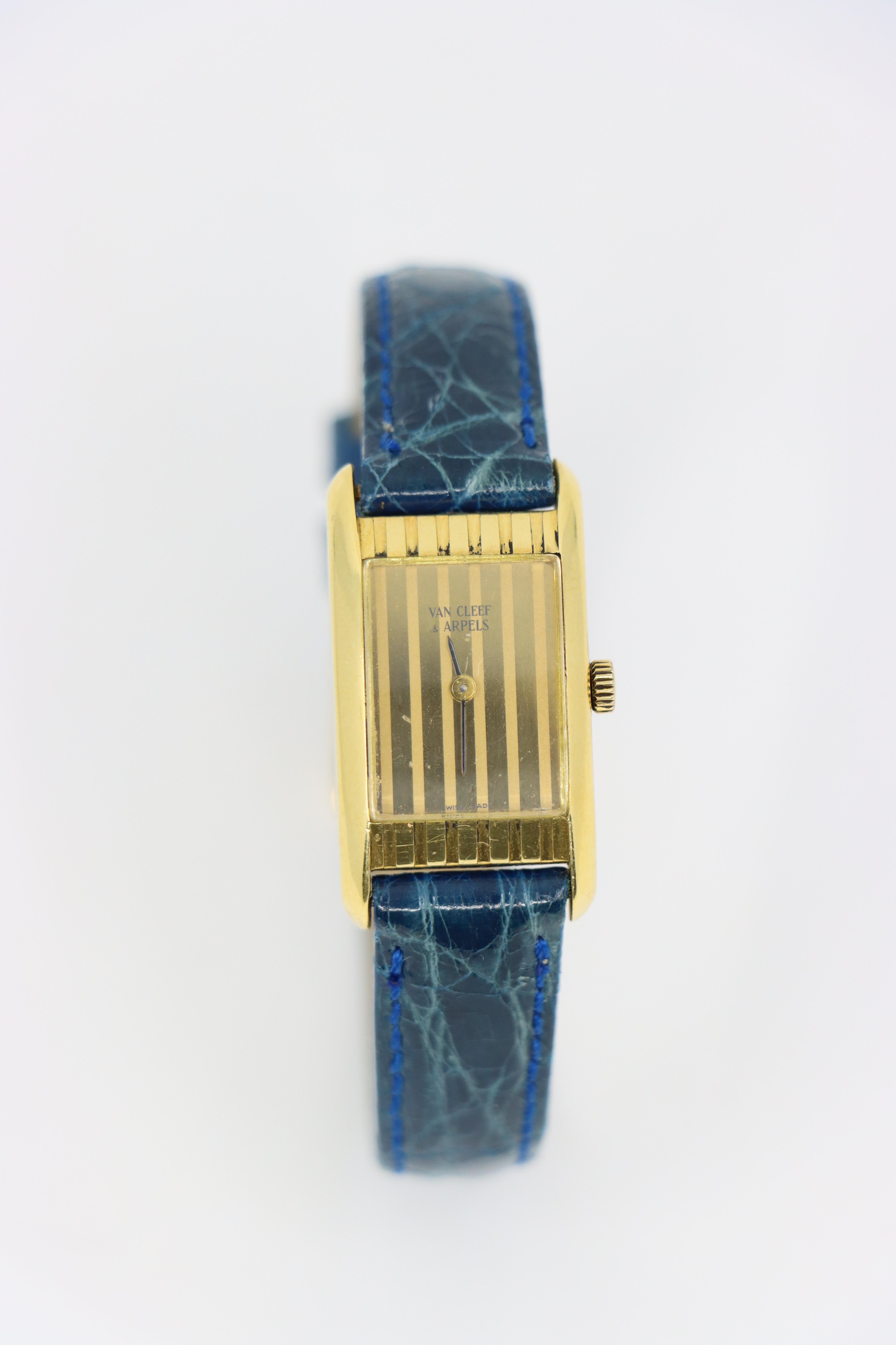 Women's or Men's Van Cleef & Arpels 18K Gold Vintage Quartz Ladies Watch For Sale