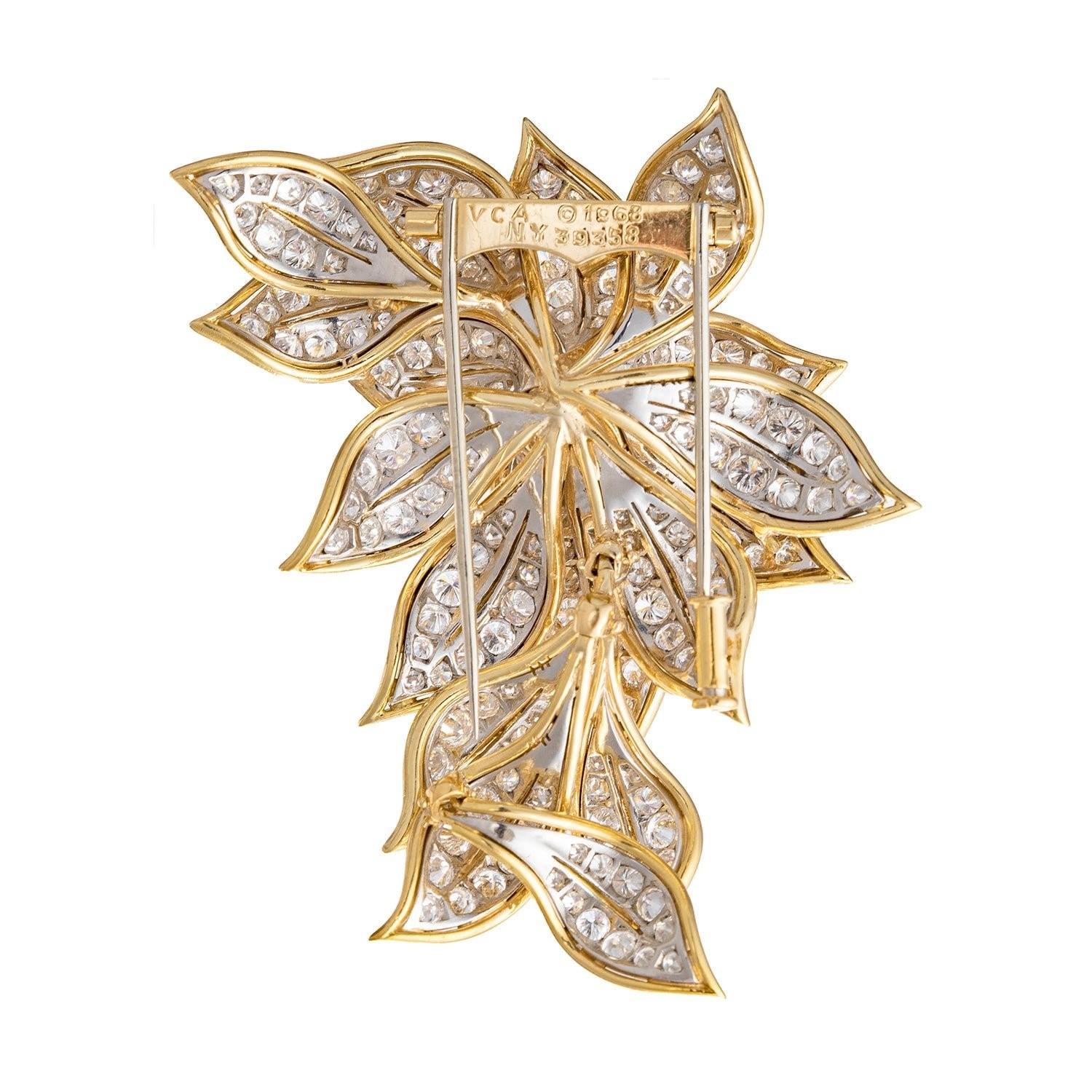 Van Cleef & Arpels Blumen-Clip-Brosche aus 18 Karat Gelbgold und Platin mit Diamanten aus den 1960er Jahren. Florales Motiv mit 