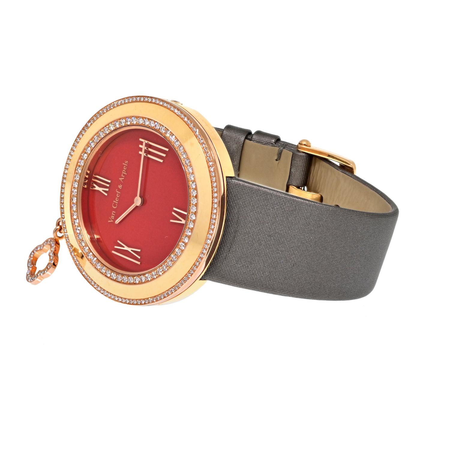 Van Cleef & Arpels: 18 Karat Roségold Uhr mit Karneol-Zifferblatt und 38 mm Diamanten und Charms (Moderne) im Angebot