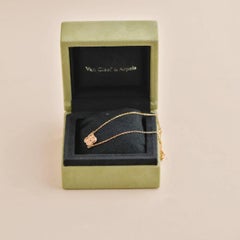 Van Cleef & Arpels, bracelet Sweet Alhambra martelé en or rose 18 carats