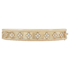 Bracciale "Perlée Clovers" di Van Cleef & Arpels in oro rosa 18 carati, taglia grande
