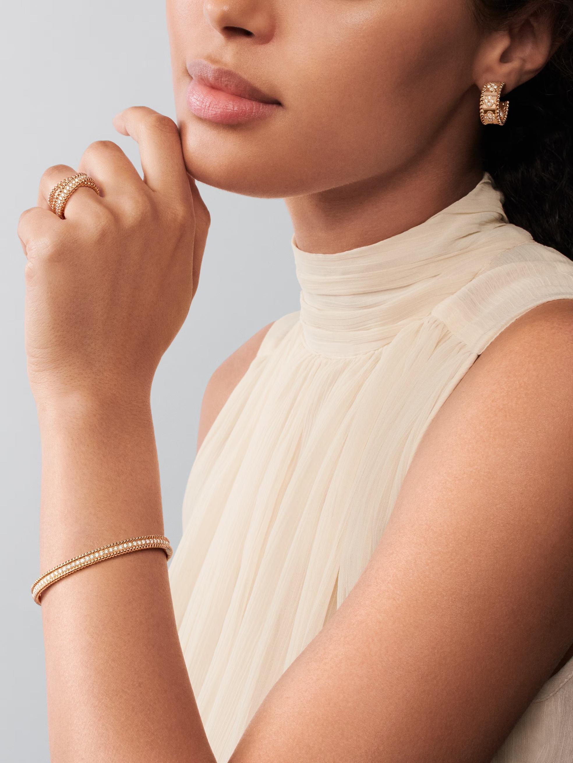 Van Cleef & Arpels 18K Rose Gold Perlée Diamanten Armband, 1 Reihe, mittleres Modell (Moderne) im Angebot