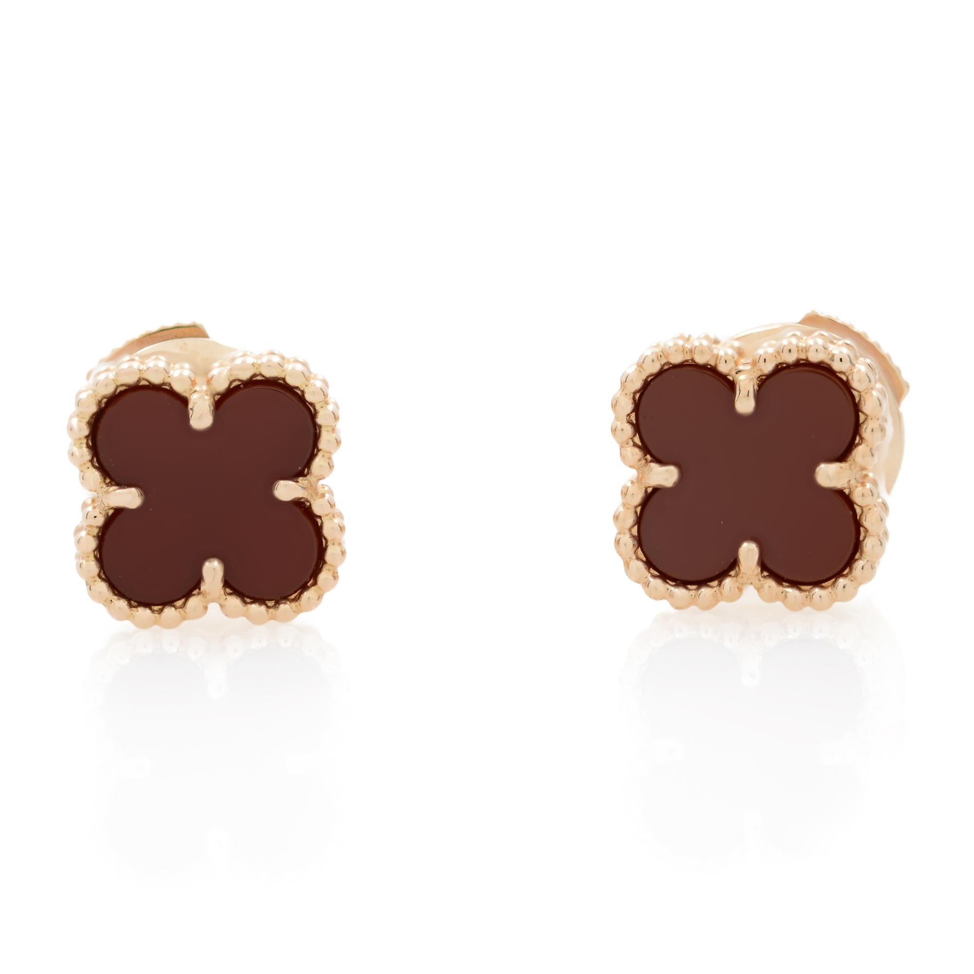 Van Cleef & Arpels gold carnelian sweet Alhambra stud earrings. These elegant earrings are finely crafted in 18k rose gold featuring a clover motif encasing with carnelian. These are beautiful earrings with the one of a kind style of Van Cleef &