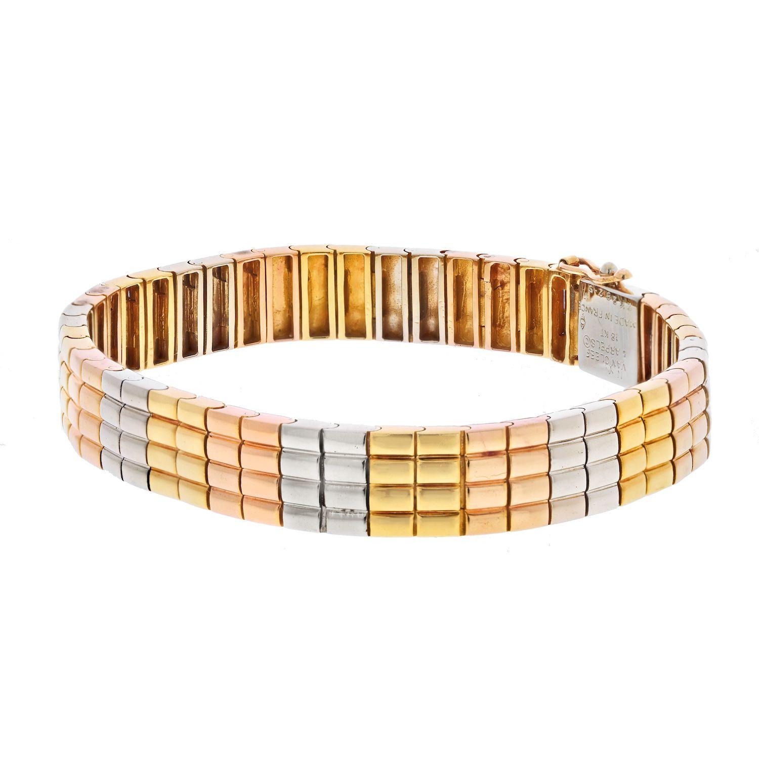 Moderne Van Cleef & Arpels Bracelet à maillons plats en or tricolore 18 carats et poli en vente