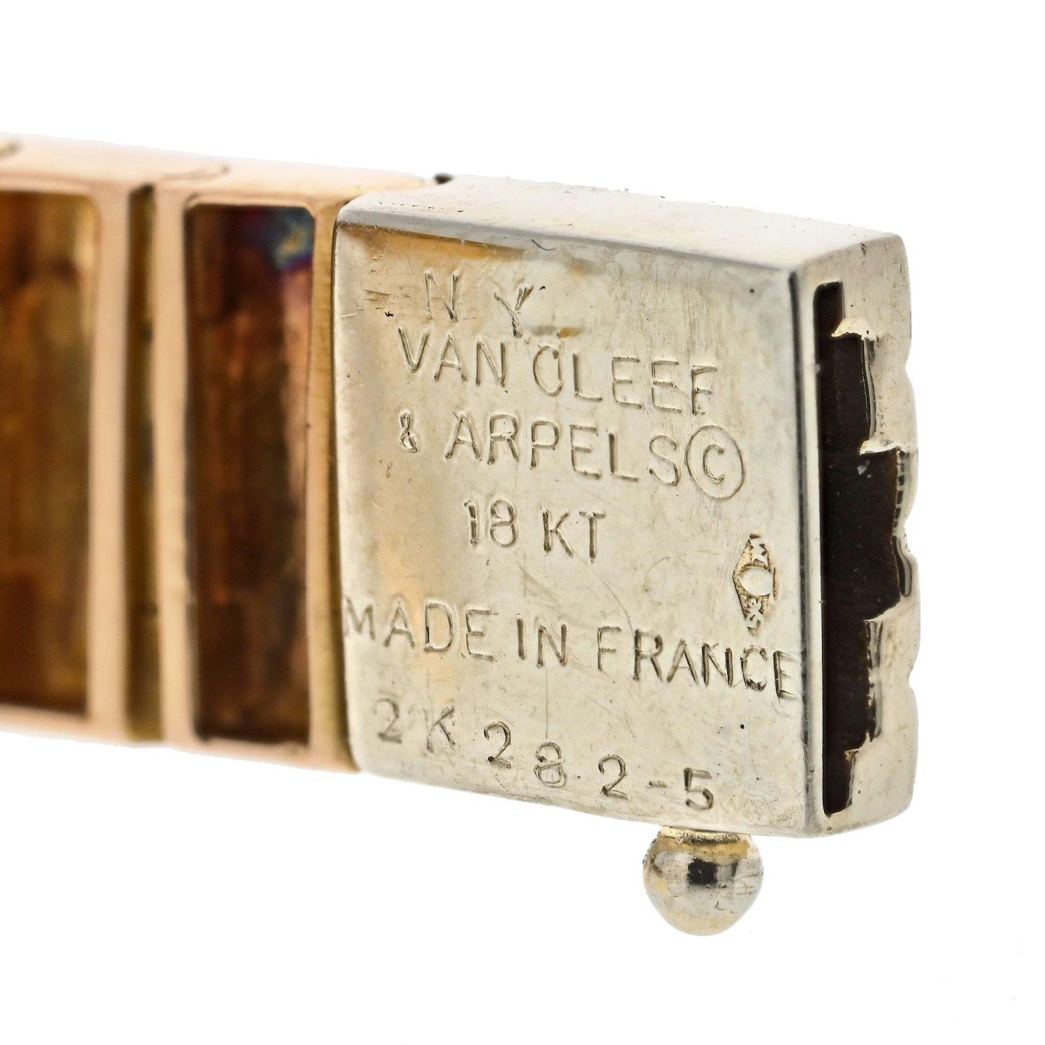 Van Cleef & Arpels Bracelet à maillons plats en or tricolore 18 carats et poli Excellent état - En vente à New York, NY
